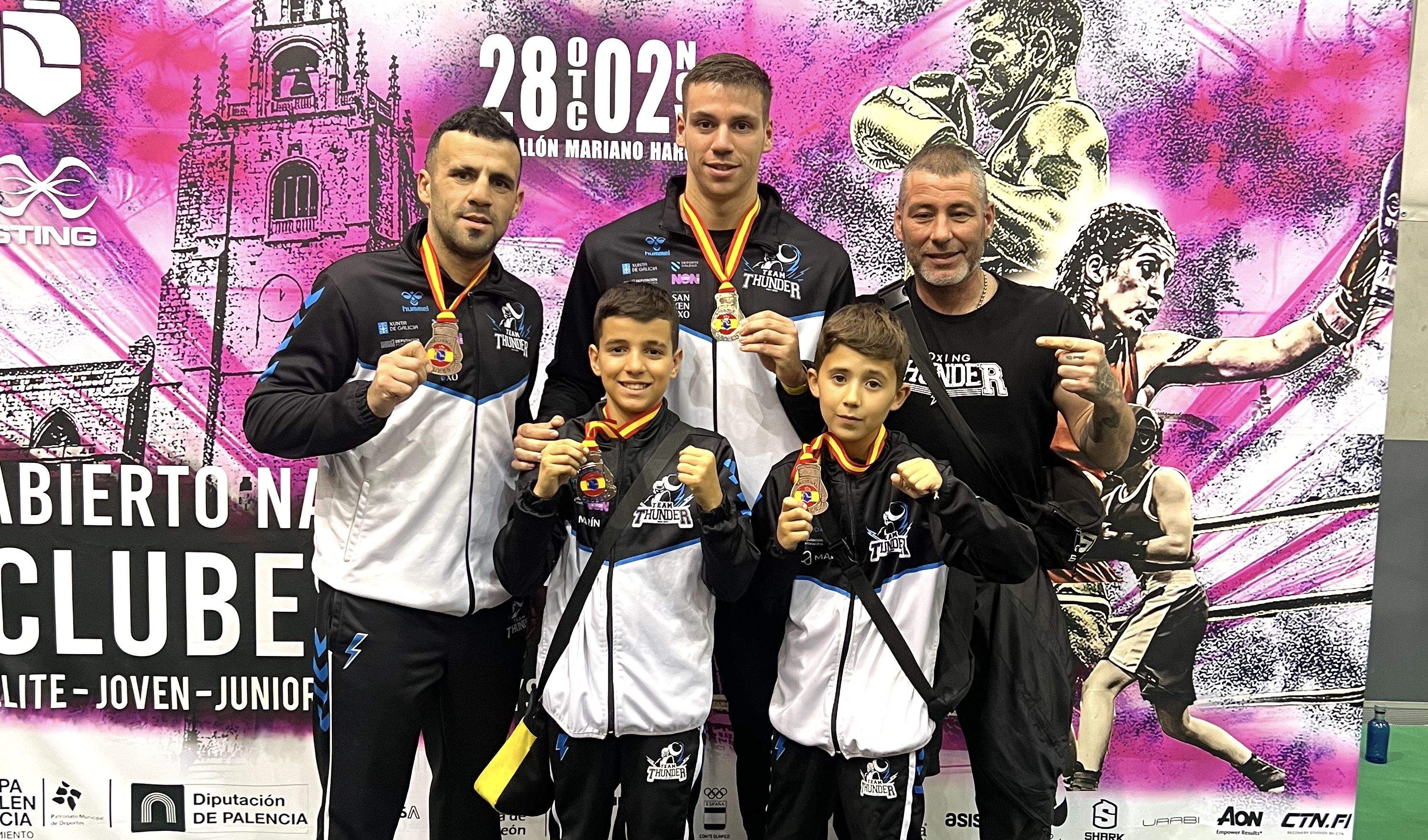Boxeadores del Team Thunder en los campeonatos nacionales en Palencia