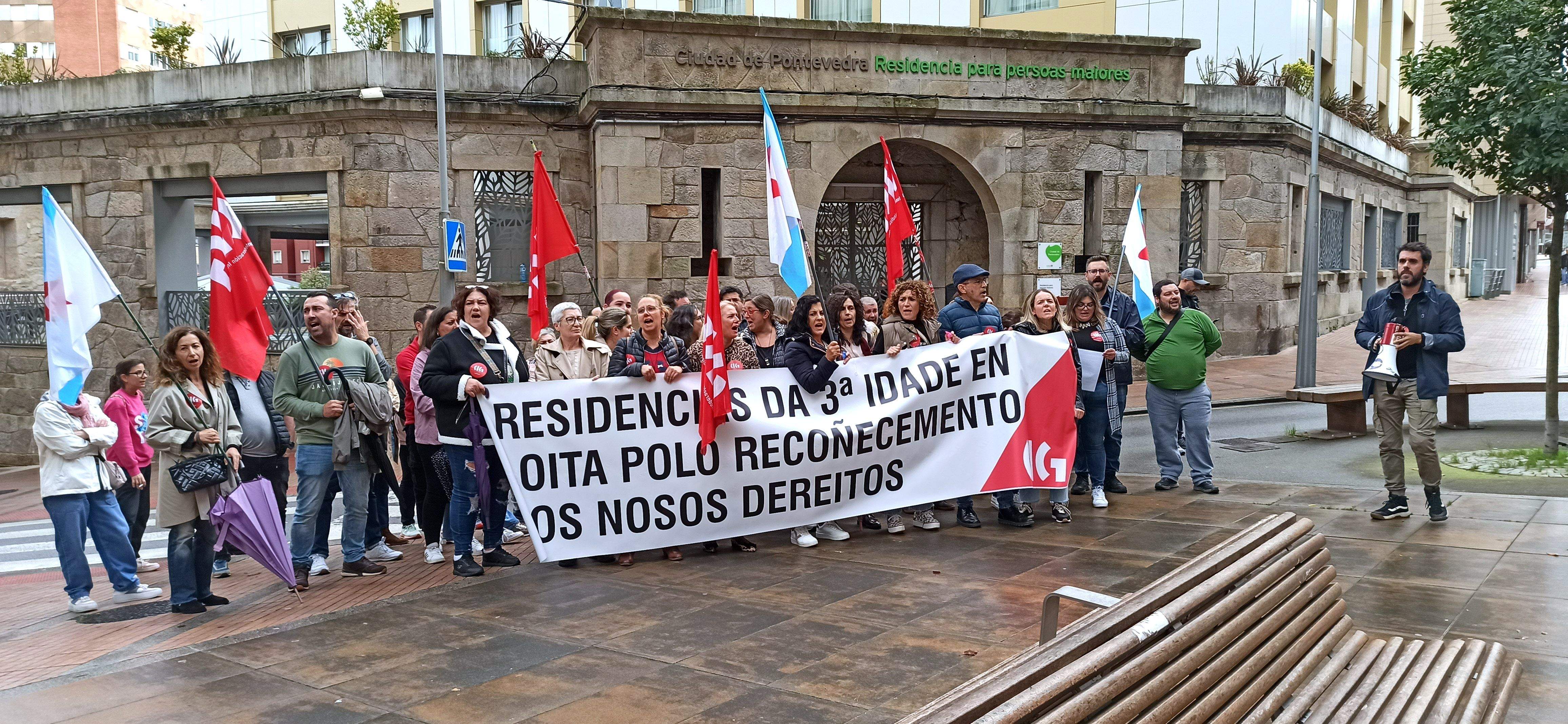 Protesta de personal de residencias de mayores en Pontevedra