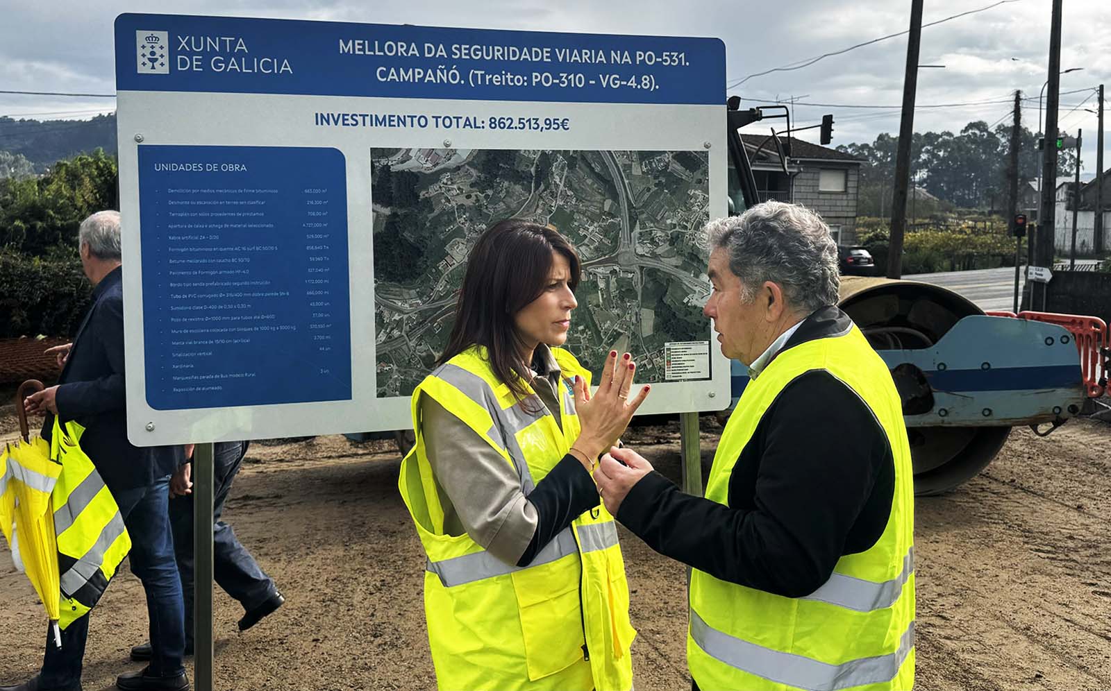 María Martínez Allegue y Miguel Anxo Fernández Lores, en el inicio de las obras de la PO-531 en Campañó