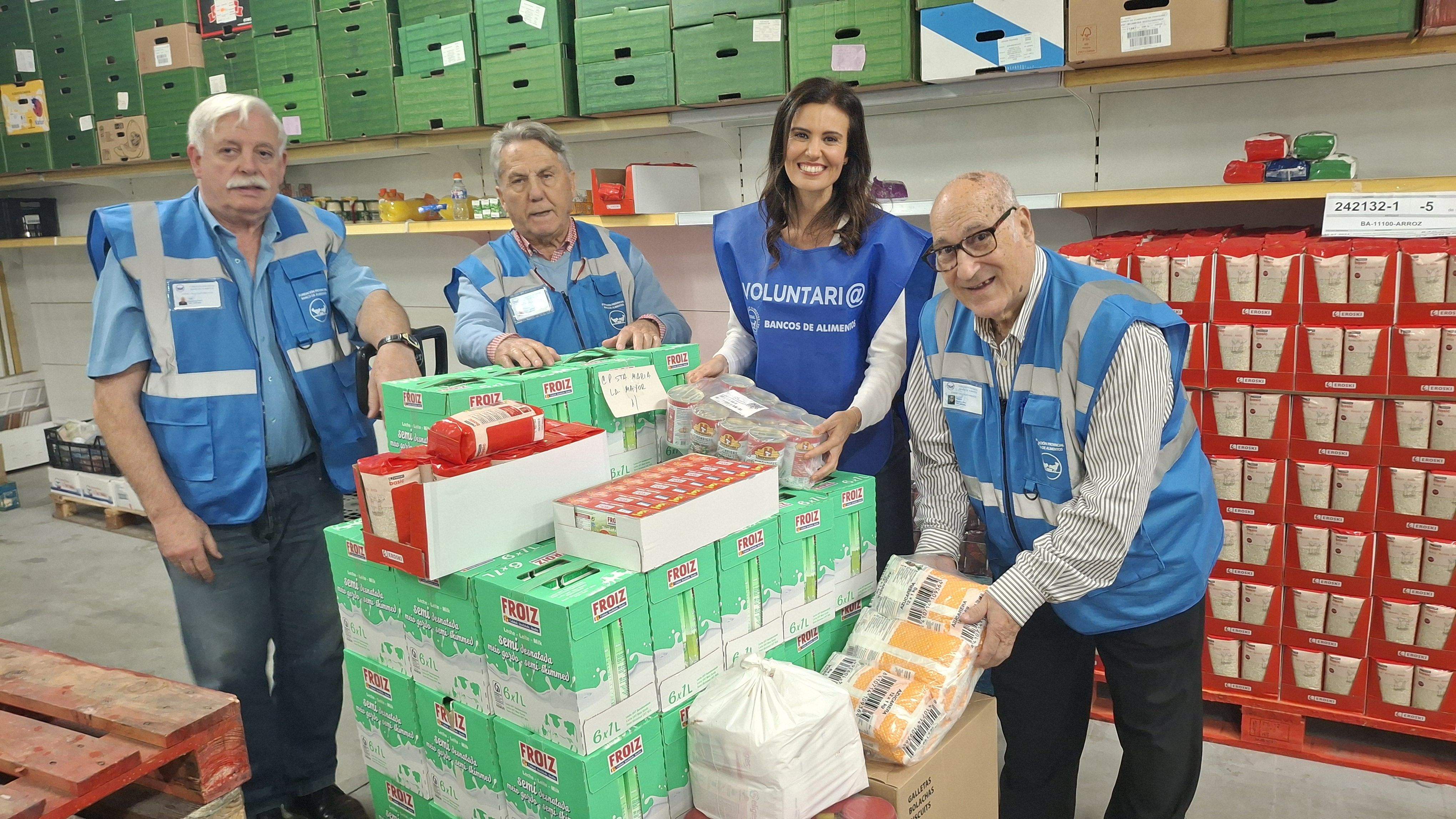 José Prieto, José Luis Doval, Diana Nogueira y Polo Quinteiro en el almacén de Pontevedra del Banco de Alimentos