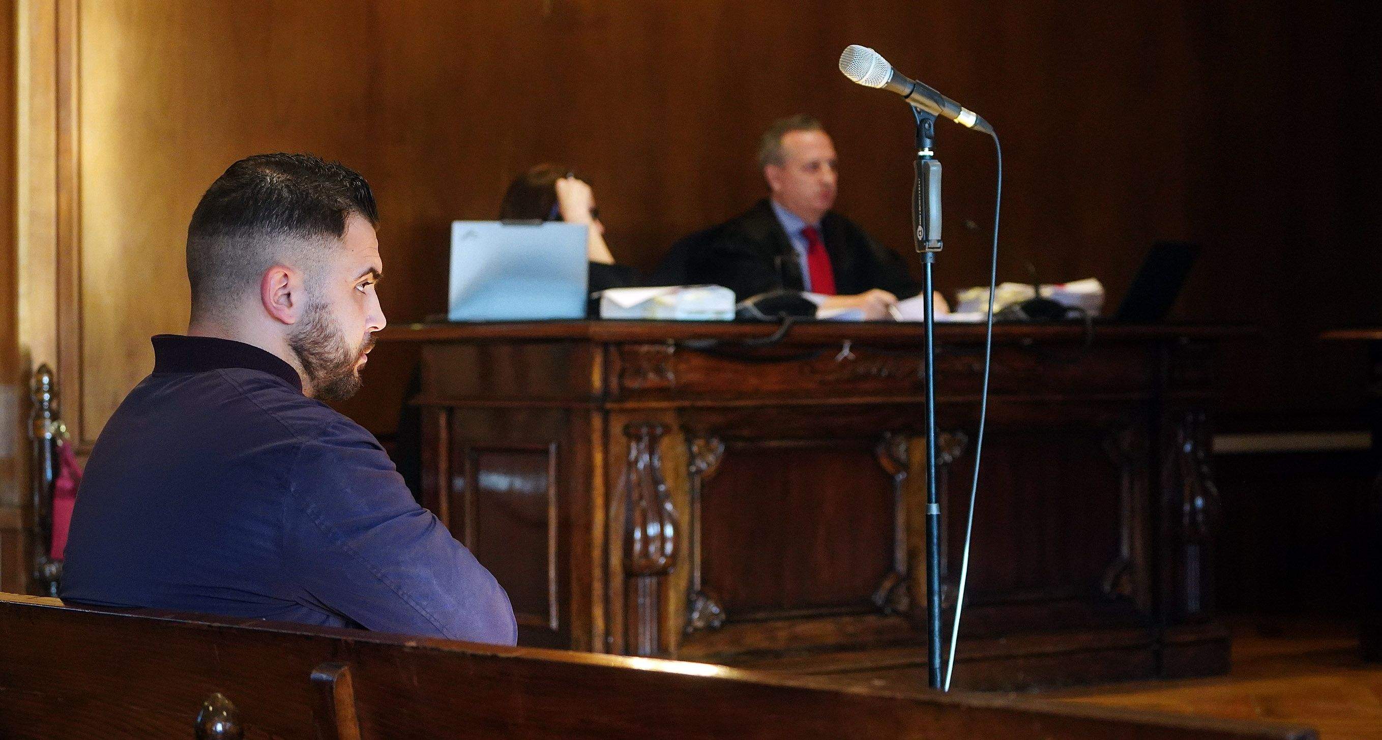 Juicio contra 'Capi', el agresor de Rajoy, por intentar matar a un periodista