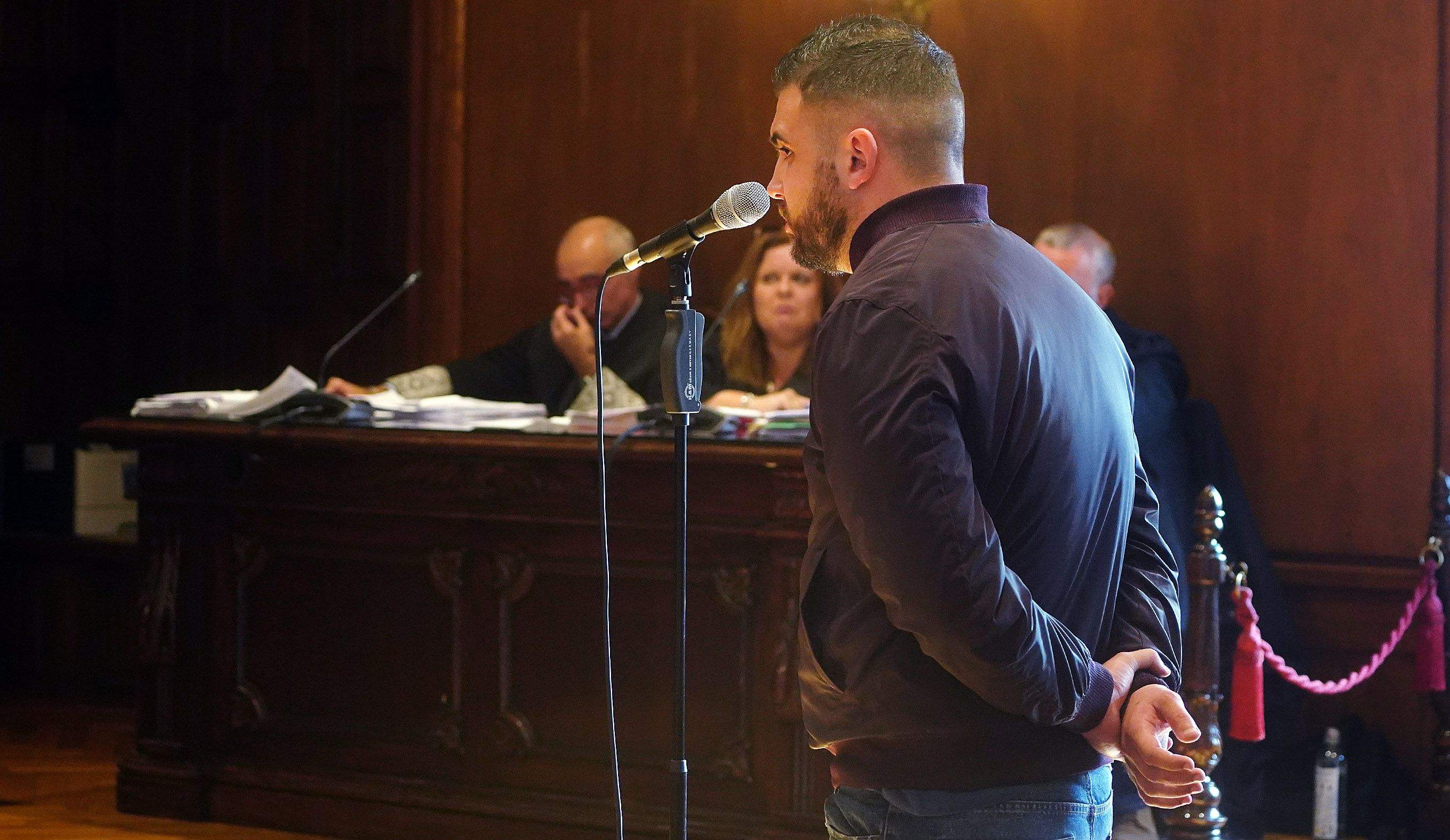 Juicio contra 'Capi', el agresor de Rajoy, por intentar matar a un periodista Juicio contra 'Capi', el agresor de Rajoy, por intentar matar a un periodista