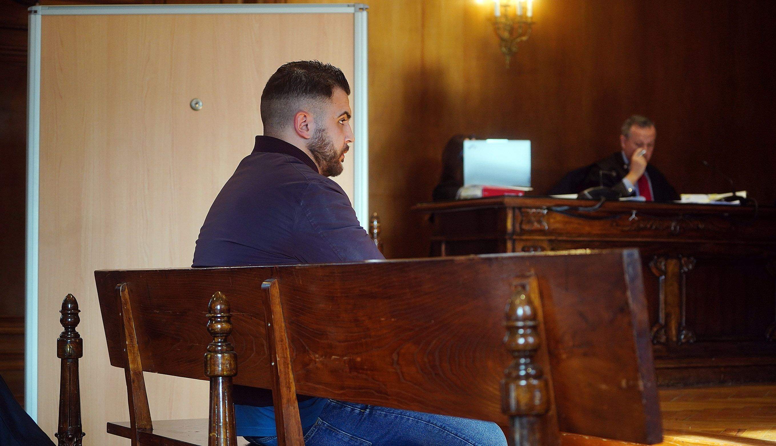 Juicio contra 'Capi', el agresor de Rajoy, por intentar matar a un periodista