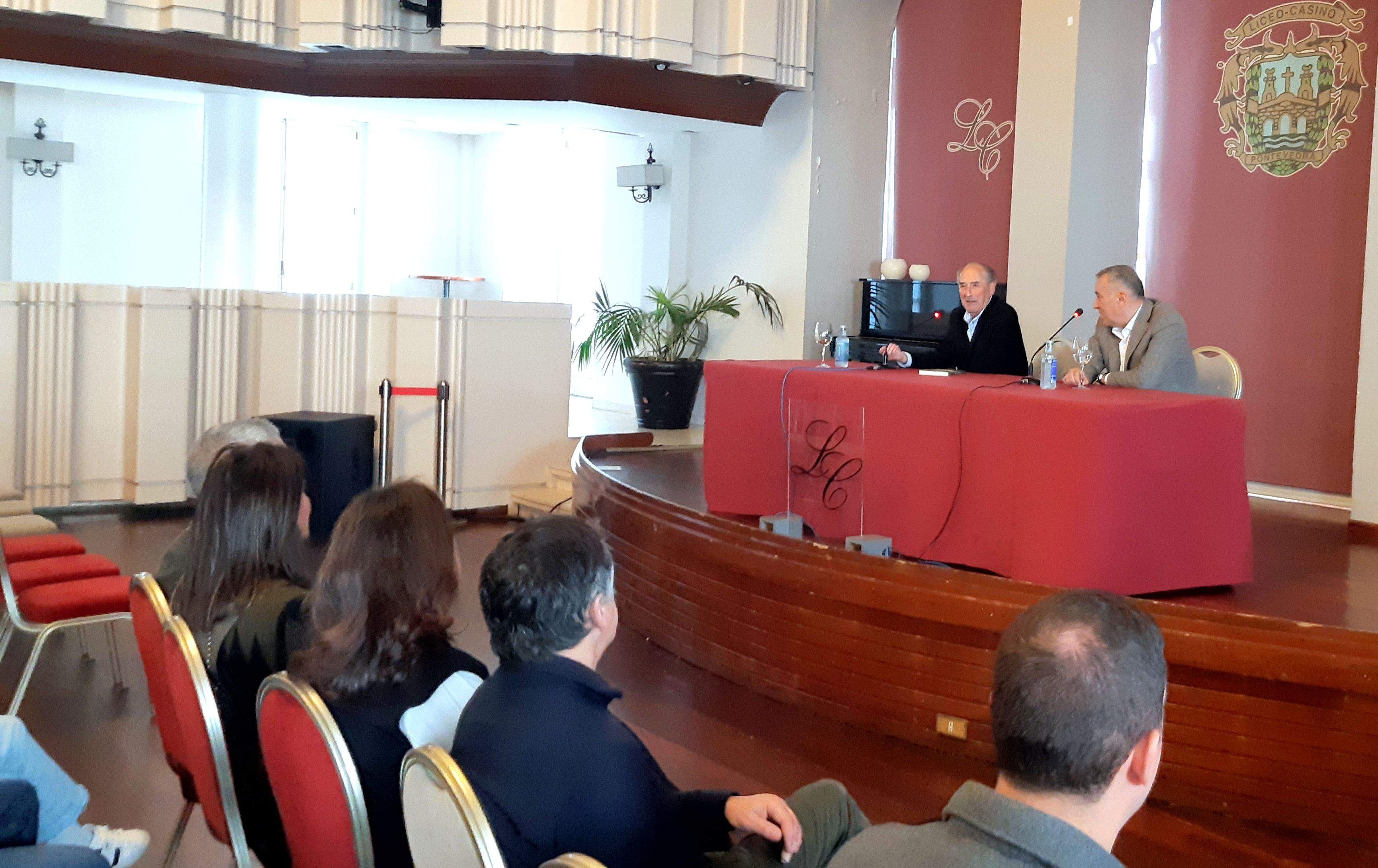 Presentación do libro de Xosé Fortes no Liceo Casino Presentación do libro de Xosé Fortes no Liceo Casino