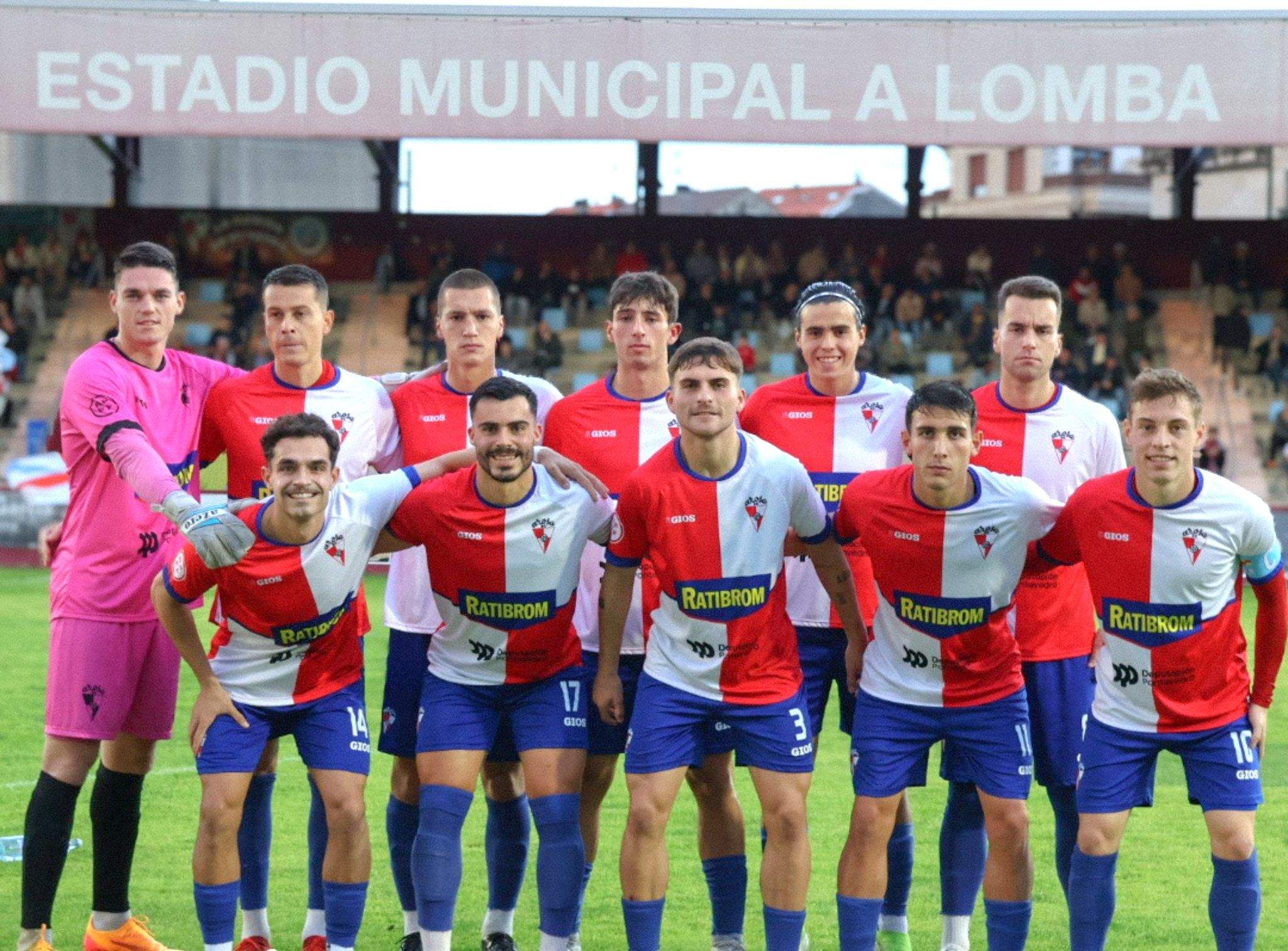 O equipo inicial do Arosa ante o Valladares