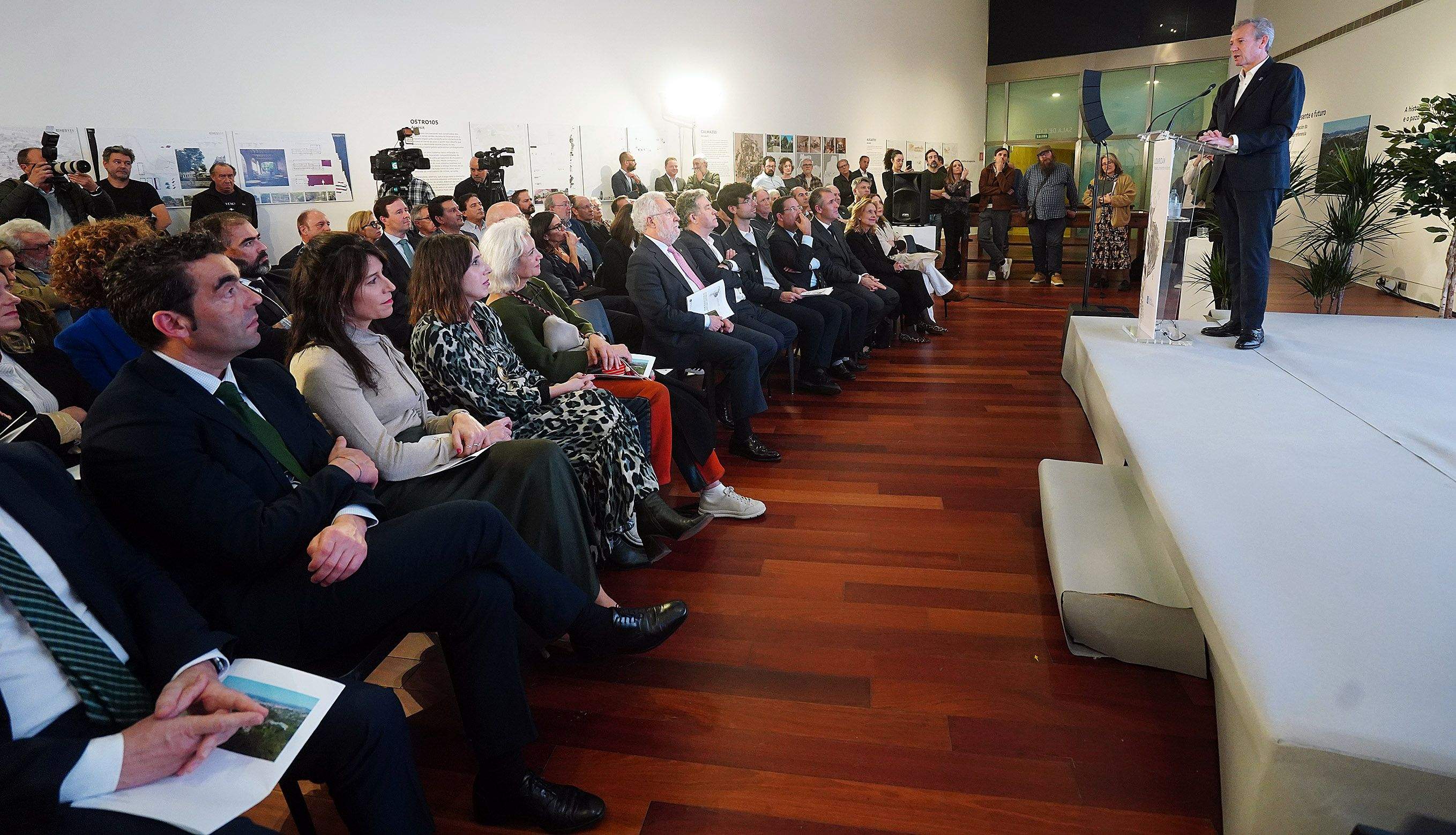 Inauguración de la exposición 'Lourizán: pasado, presente e futuro' Inauguración de la exposición 'Lourizán: pasado, presente e futuro'