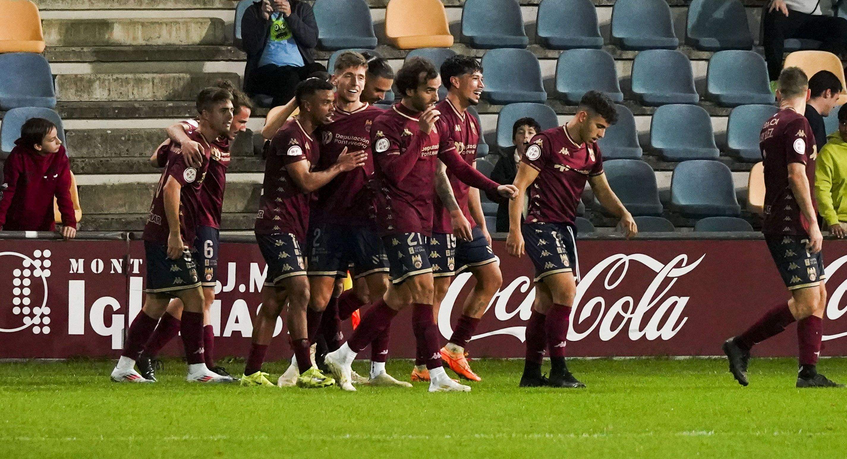 Jornada de liga entre Pontevedra y Bergantiños en Pasarón