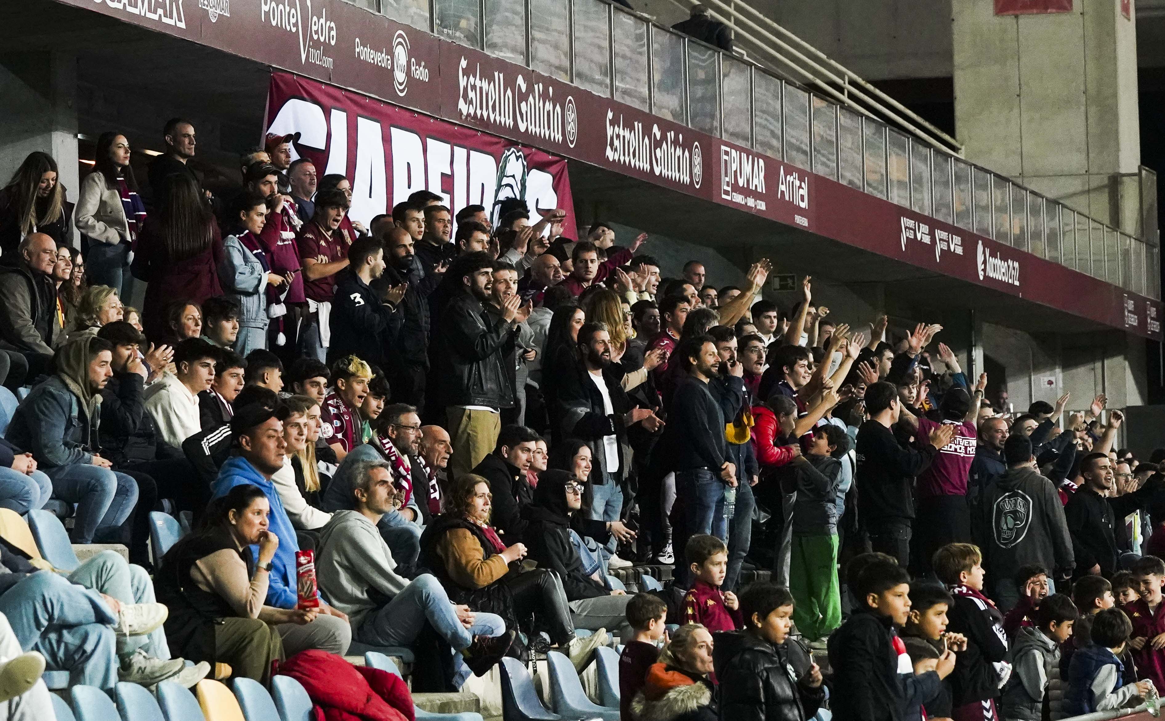 Jornada de liga entre Pontevedra y Bergantiños en Pasarón Jornada de liga entre Pontevedra y Bergantiños en Pasarón