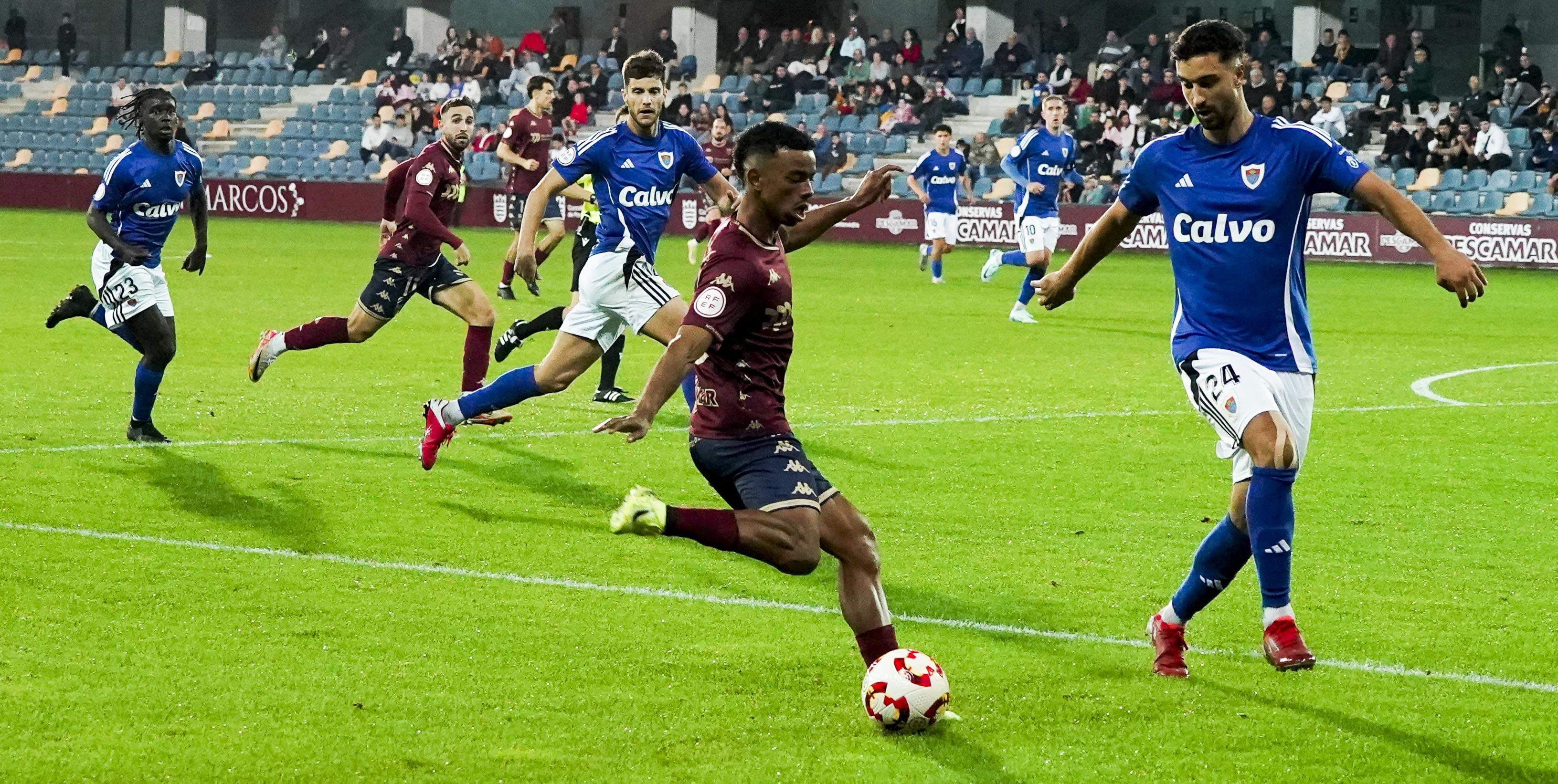 Xornada de liga entre Pontevedra e Bergantiños en Pasarón