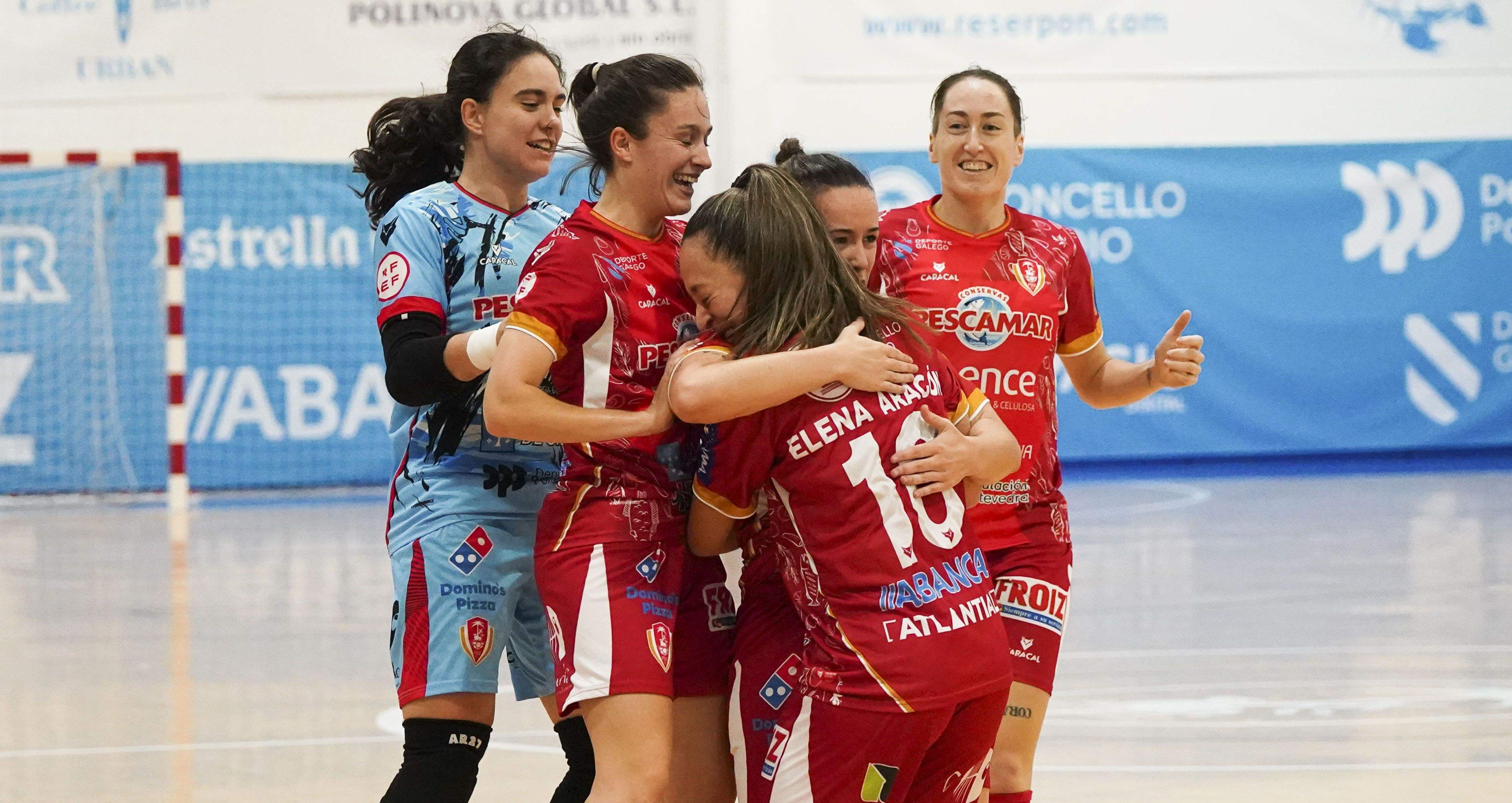 Partido de liga entre Poio Pescamar y Futsi Atlético en A Seca