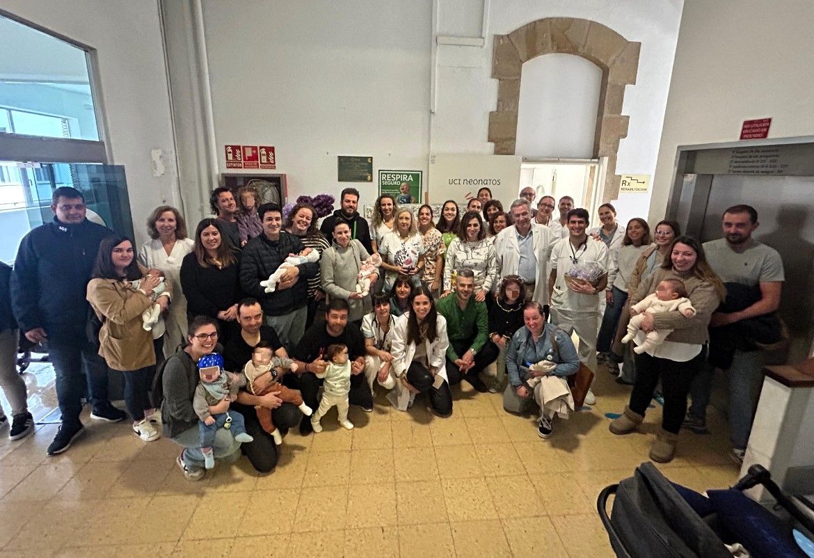 Entrega del Patuco de Honor a la supervisora de enfermaría de Pediatría del Hospital Provincial