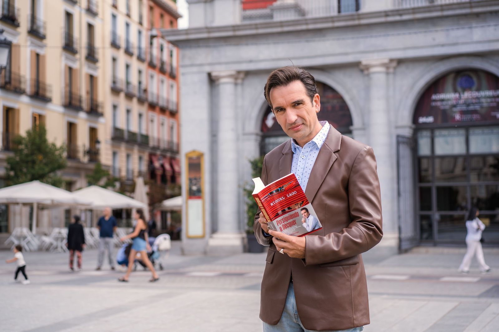 El humorista vigués Miguel Lago publica su primera novela