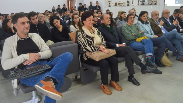 Público asistente al acto en la Facultade de Ciencias da Educación e do Deporte Público asistente al acto en la Facultade de Ciencias da Educación e do Deporte