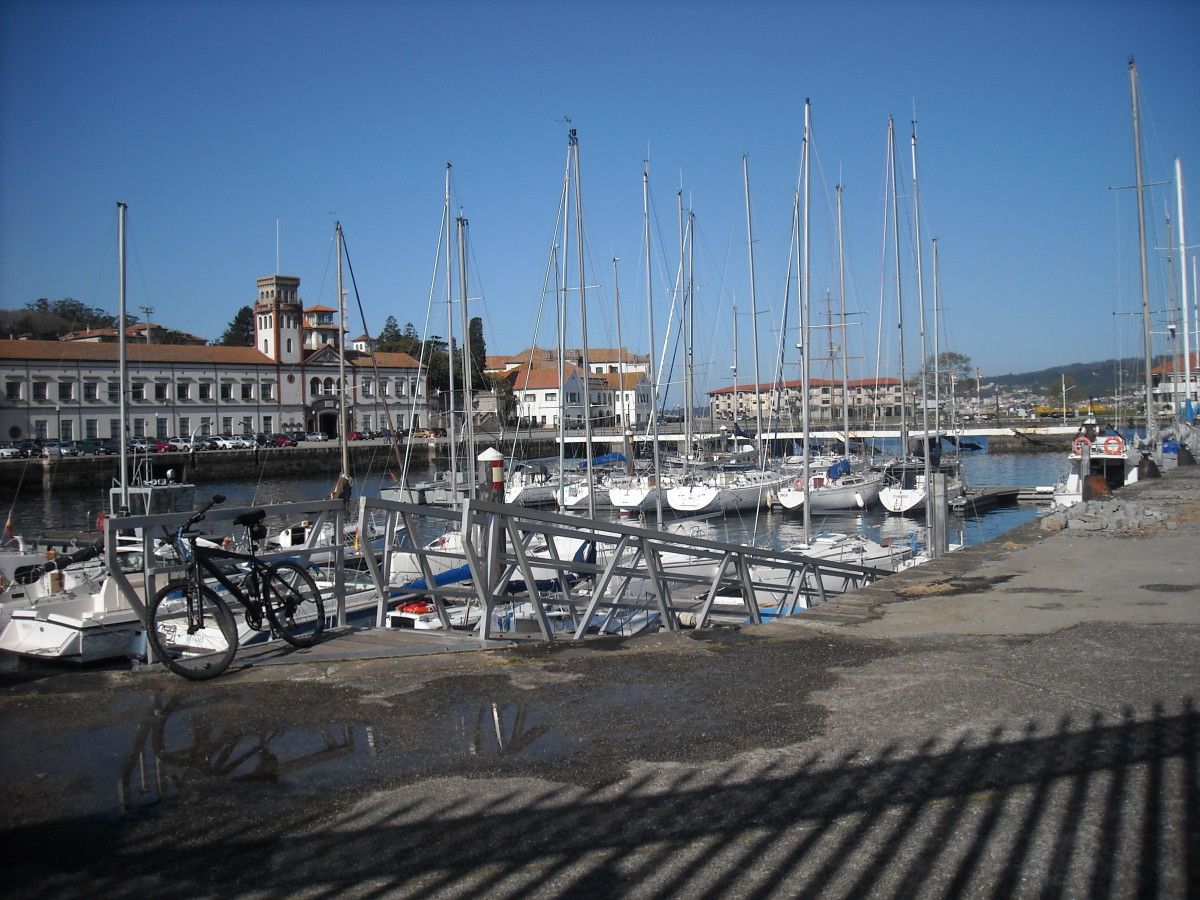 Lámina de agua entre el Paseo Antonio Blanco y la Escuela Naval