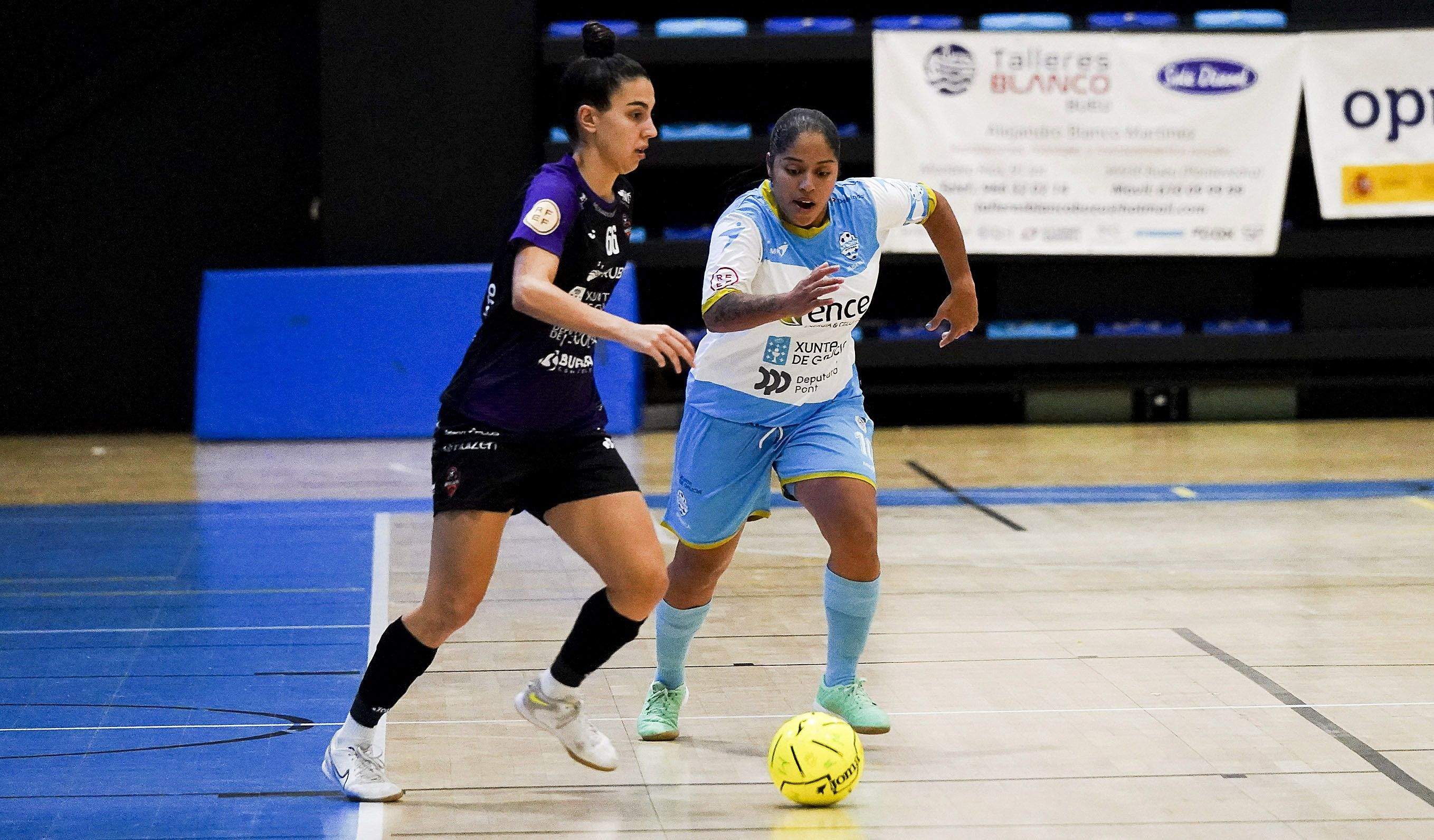 Partido entre Marín Futsal y Burela en A Raña