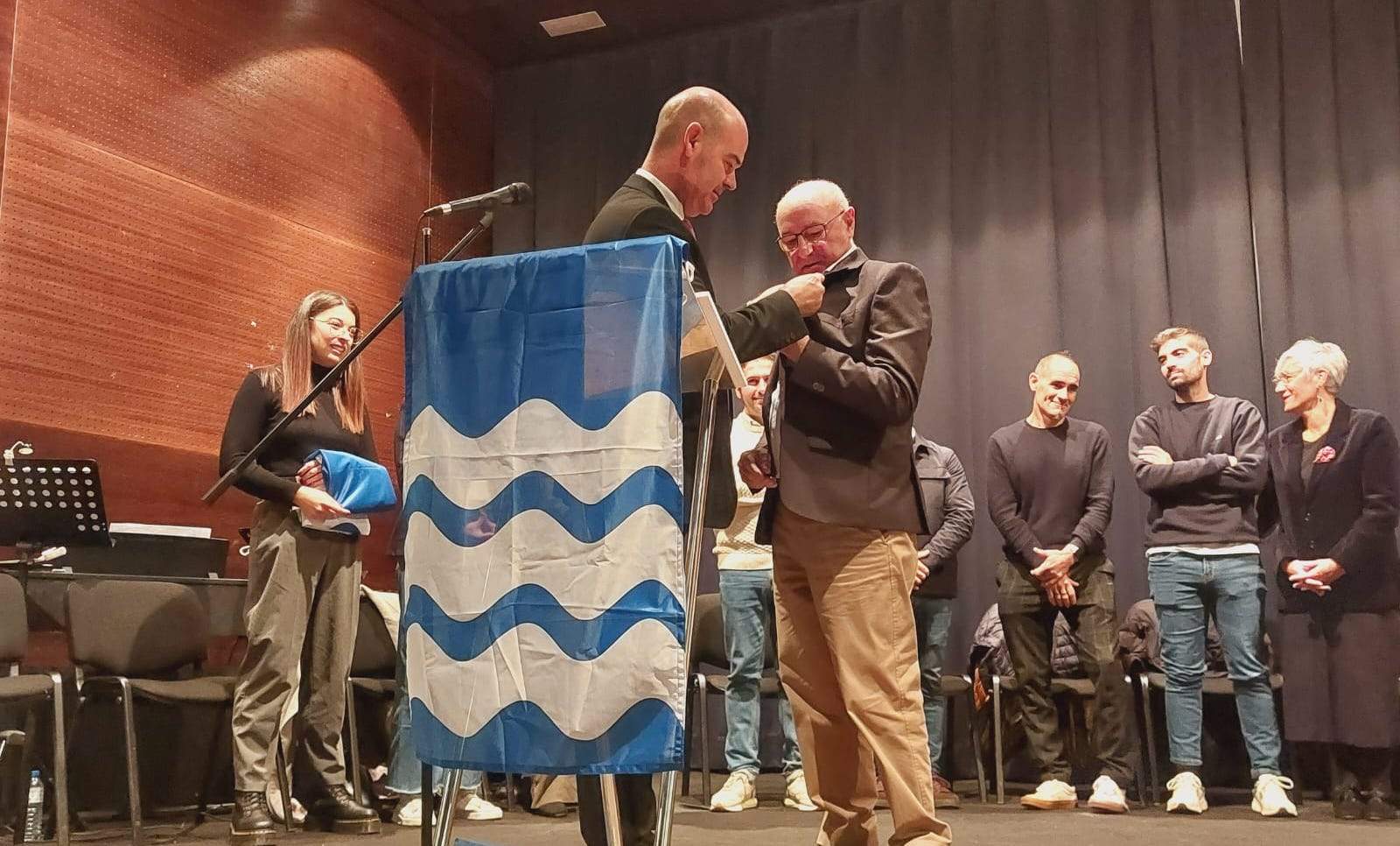 Nomeamento de Arturo Sánchez Cidrás como fillo adoptivo de Bueu