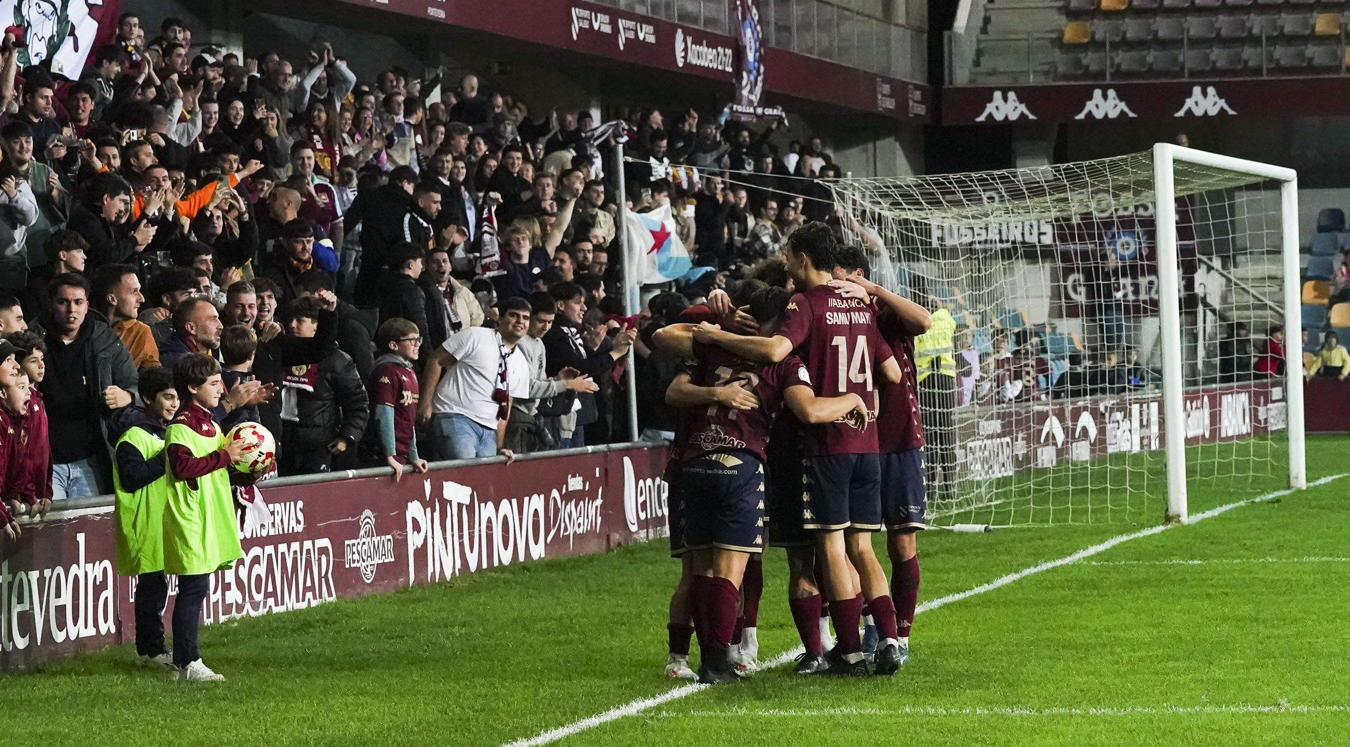 Partido entre Pontevedra CF e Salamanca CF UDS en Pasarón Partido entre Pontevedra CF e Salamanca CF UDS en Pasarón