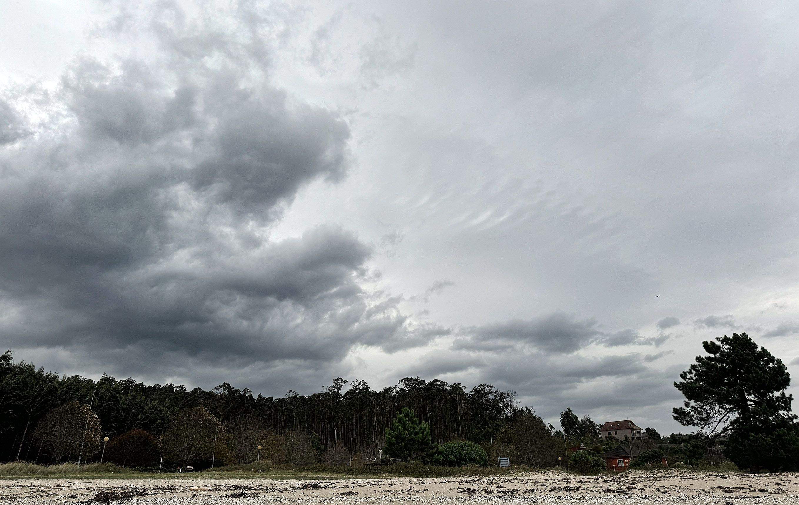 Nubes de lluvia en el cielo