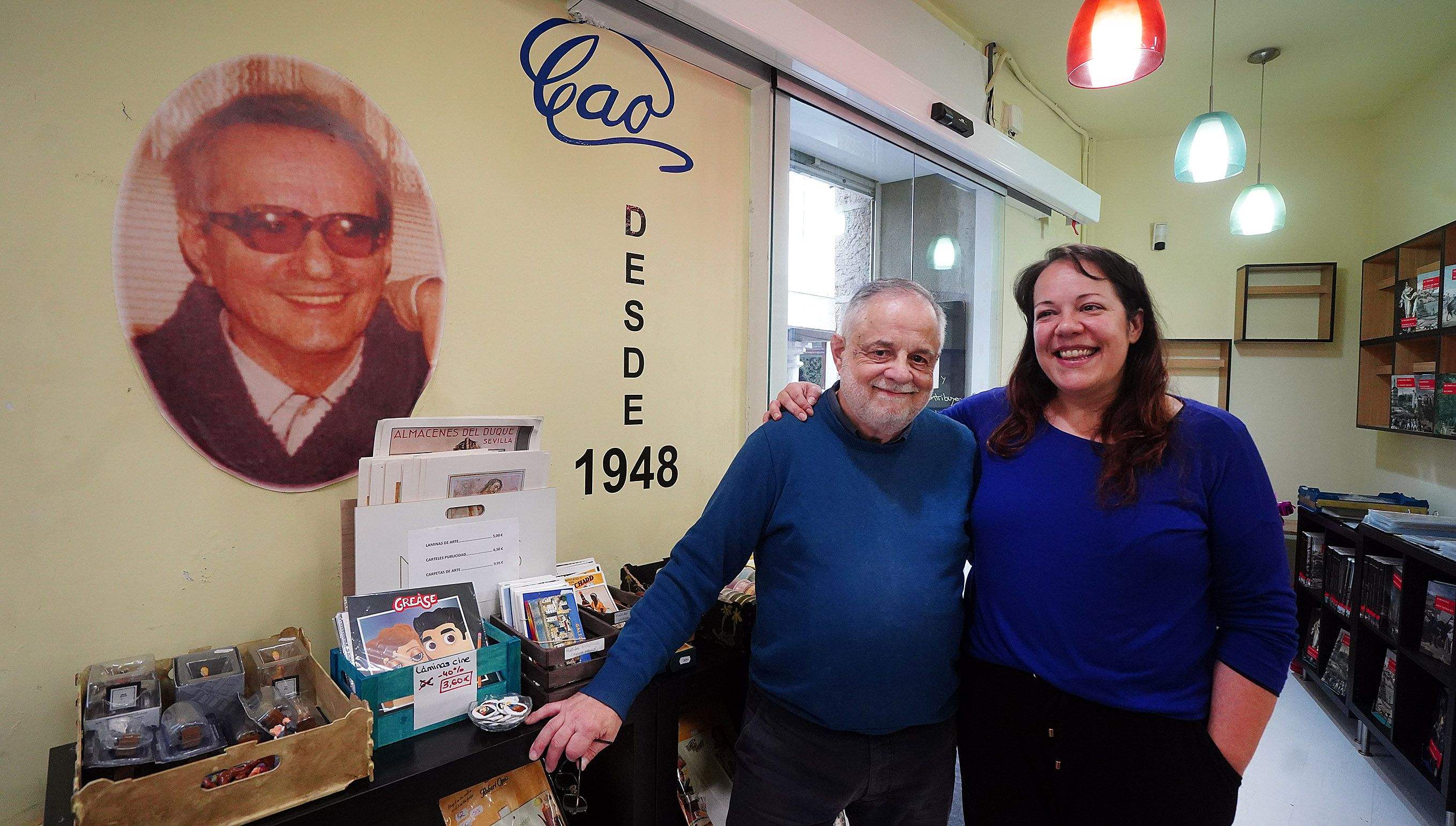 Tres xeracións de libreiros: o fundador Dámaso Carrasco, seu fillo Joaquín e a neta Laura Tres xeracións de libreiros: o fundador Dámaso Carrasco, seu fillo Joaquín e a neta Laura