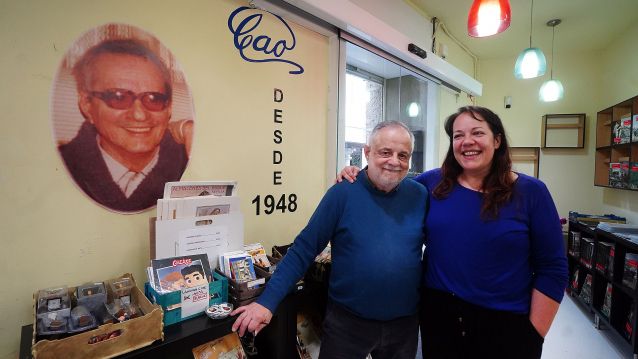 Tres generaciones de libreros: el fundador Dámaso Carrasco, su hijo Joaquín y la nieta Laura Tres generaciones de libreros: el fundador Dámaso Carrasco, su hijo Joaquín y la nieta Laura