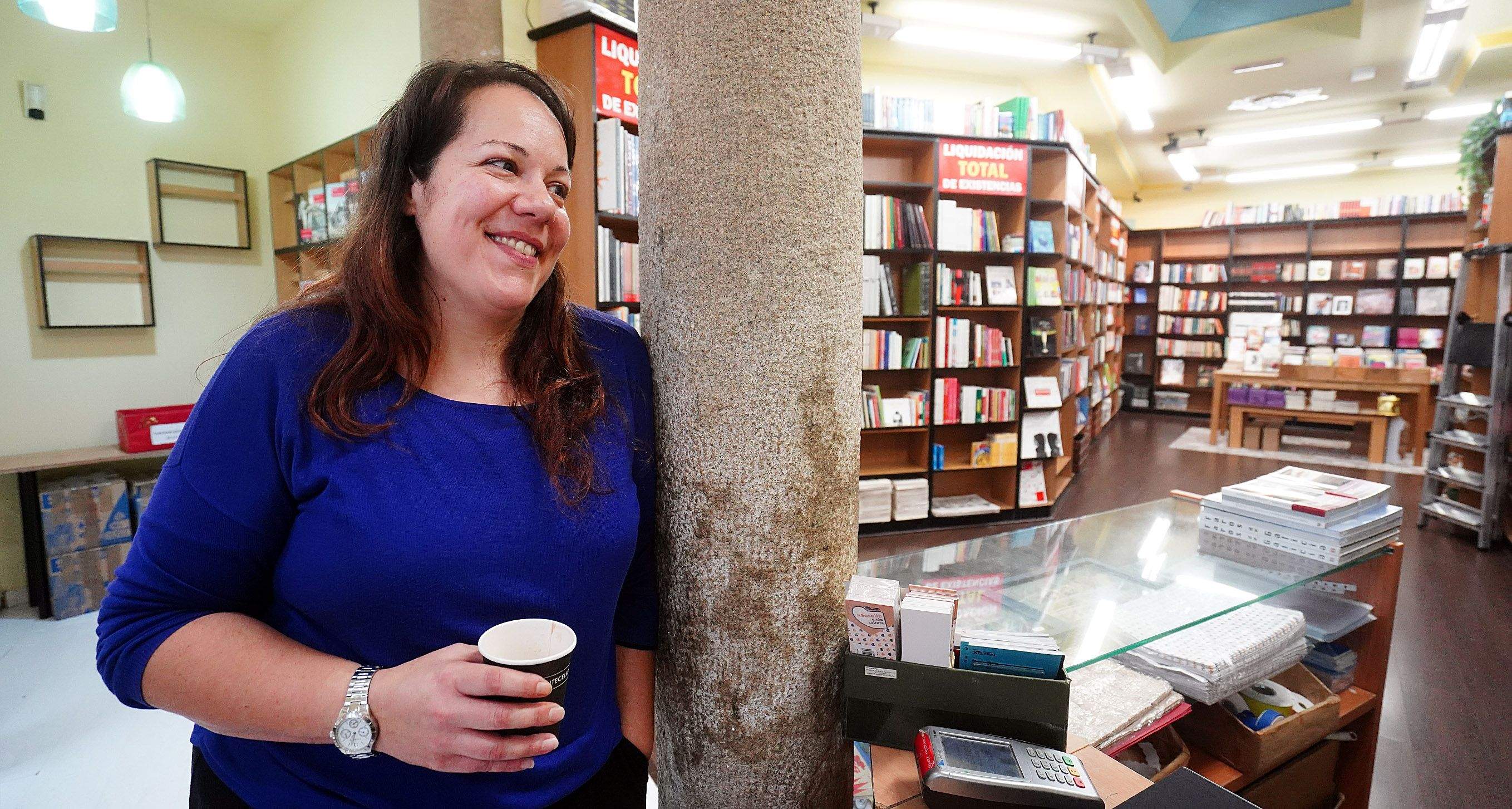 Laura Carrasco é a terceira xeración de Librería Cao Laura Carrasco é a terceira xeración de Librería Cao