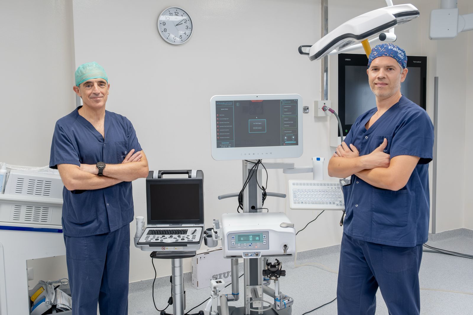 Los doctores Manuel Ruibal y Antón Zarraonandía forman parte del equipo de Urología del Hospital Quirónsalud Miguel Dominguez