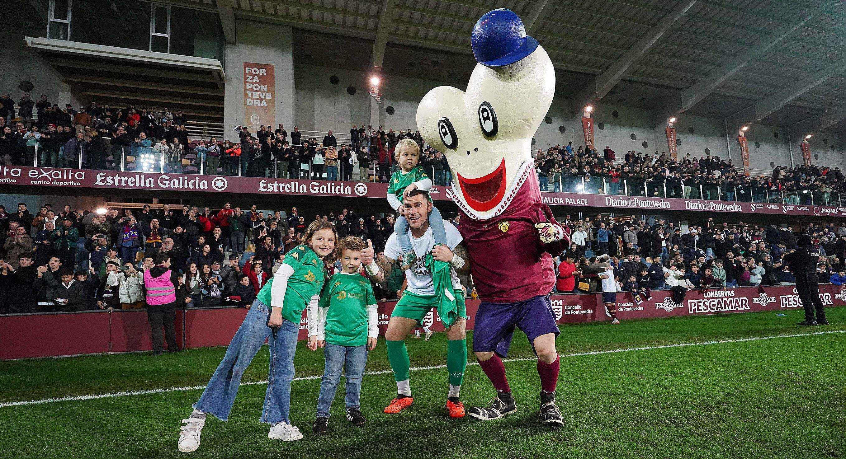 Partido de Copa entre Pontevedra e Villarreal en Pasarón