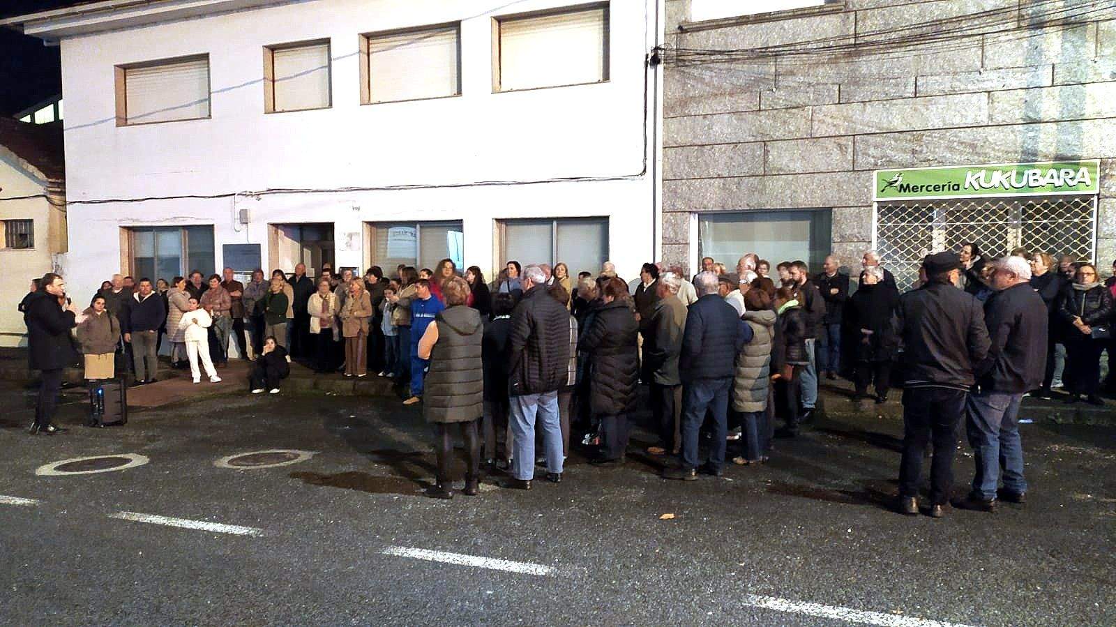 Concentración veciñal en Barro pola ausencia de médicos