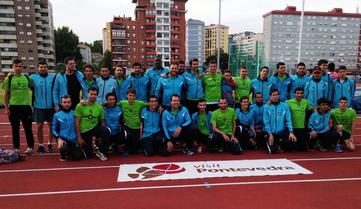 Equipo da Gimnástica na primera xornada da División de Honra en Vigo