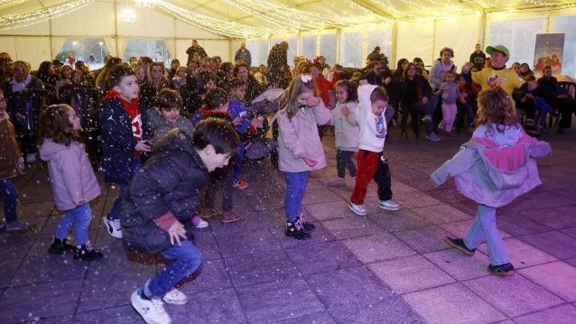 Actuación de Juan D y Beatriz en el Nadal de Poio Actuación de Juan D y Beatriz en el Nadal de Poio