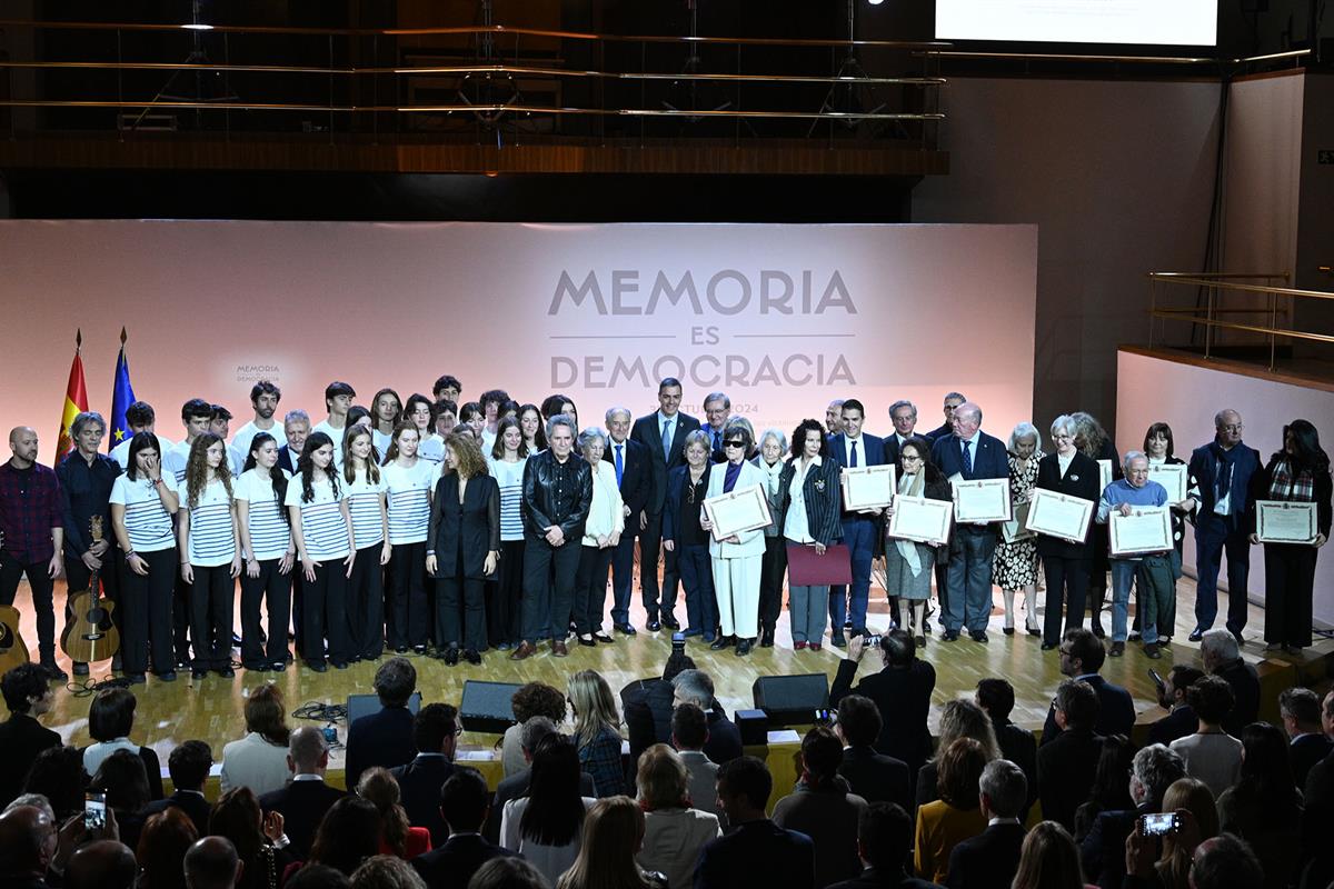 Homenaje a las víctimas de la Guerra Civil y la dictadura