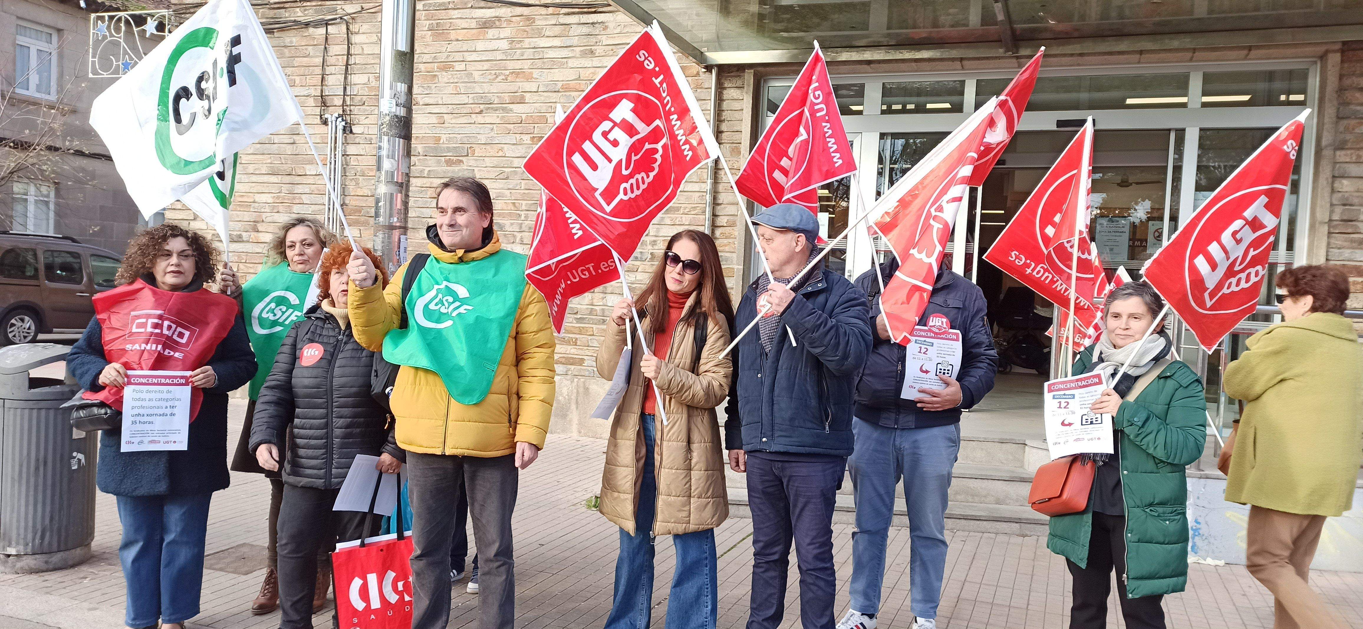 Protesta sindical delante del Centro de Salud Virxe Peregrina