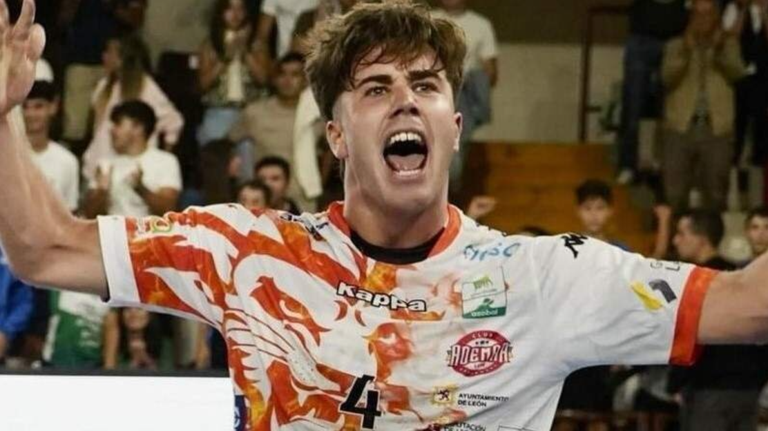 Carlos Álvarez, nun partido co Ademar León