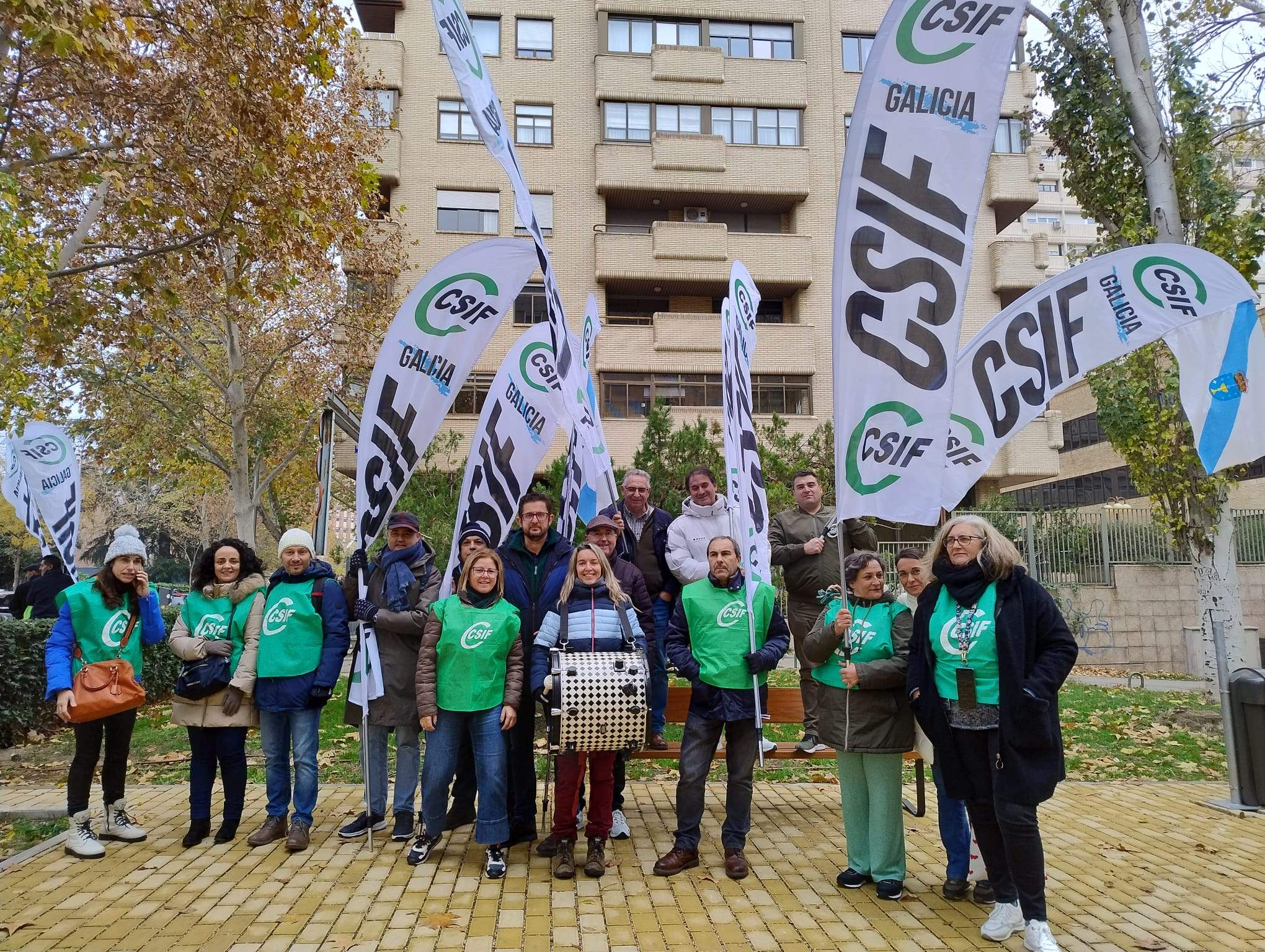 Representantes de CSIF en la protesta en Madrid por Muface