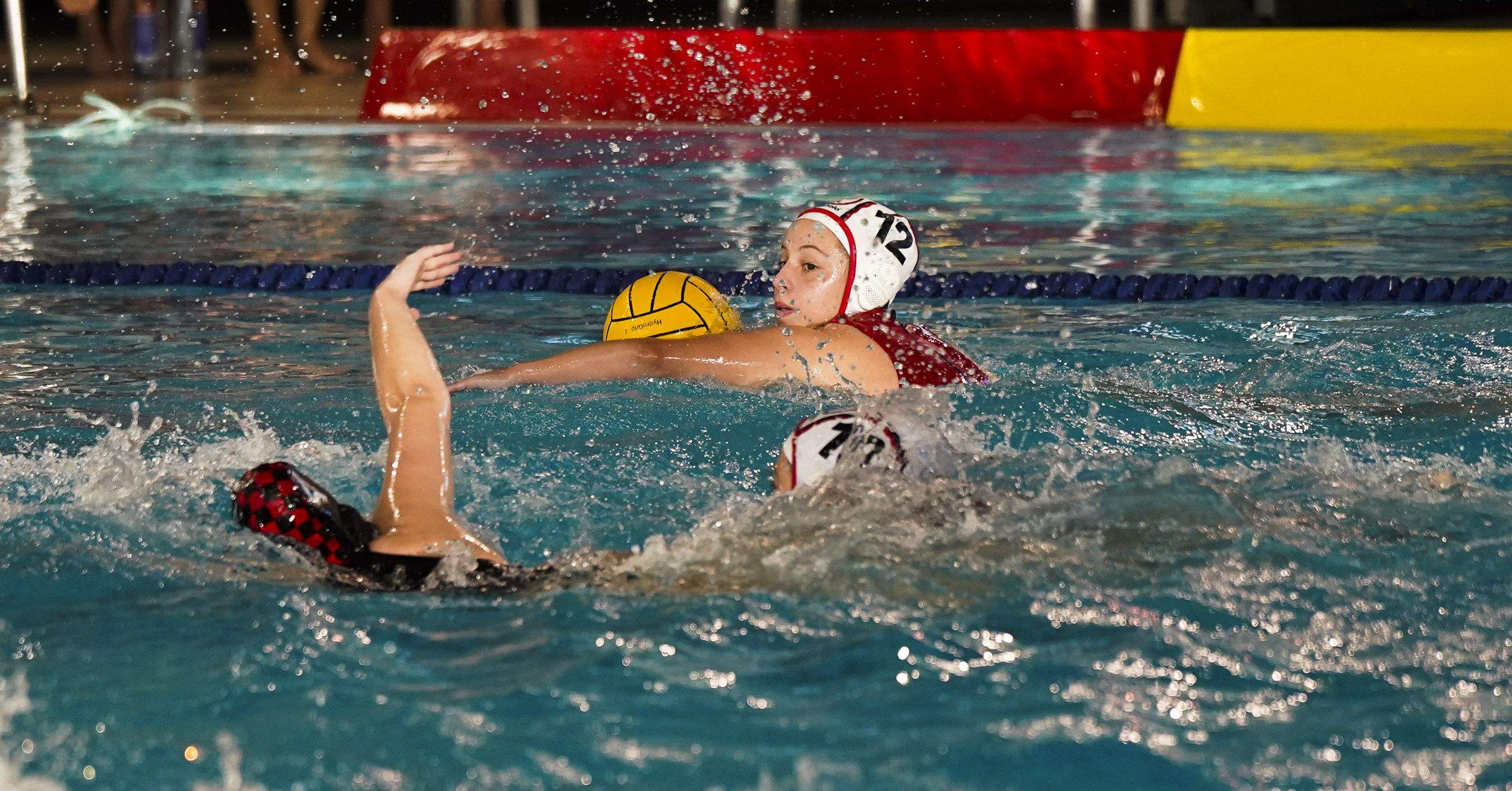 Partido entre o Waterpolo Pontevedra e o CN Vallirana en Rías do Sur