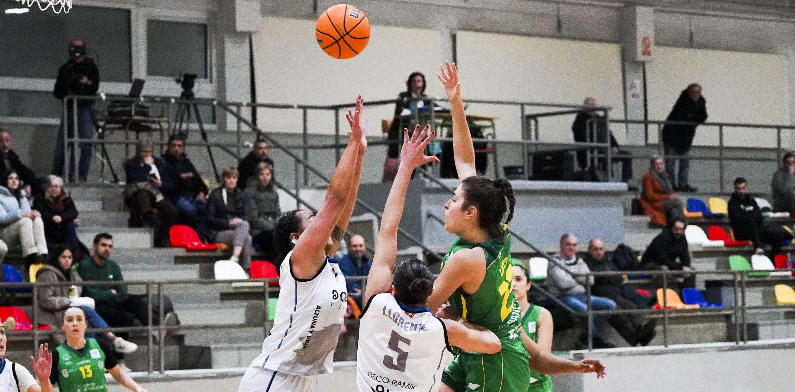Partido entre Club Baloncesto Arxil e Domusa Teknik ISB no CGTD