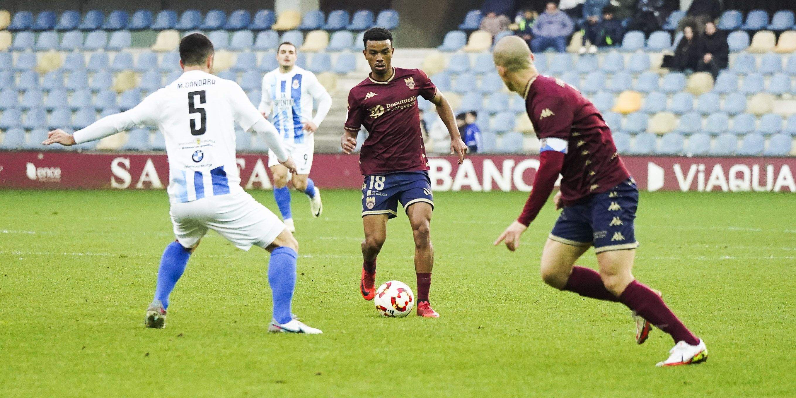 Partido entre Pontevedra CF e Gimnástica de Torrelavega en Pasarón Partido entre Pontevedra CF e Gimnástica de Torrelavega en Pasarón