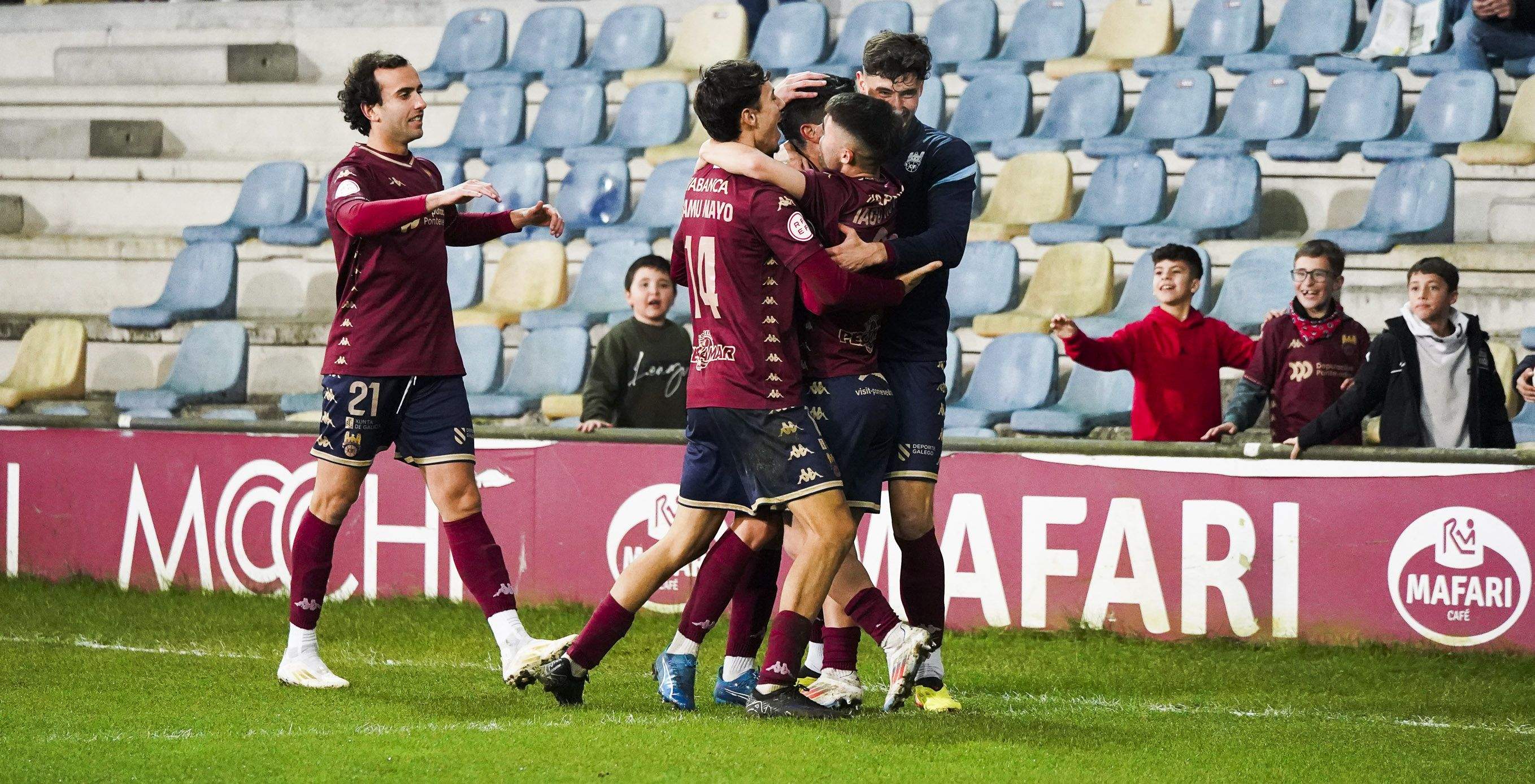 Partido entre Pontevedra CF e Gimnástica de Torrelavega en Pasarón Partido entre Pontevedra CF e Gimnástica de Torrelavega en Pasarón