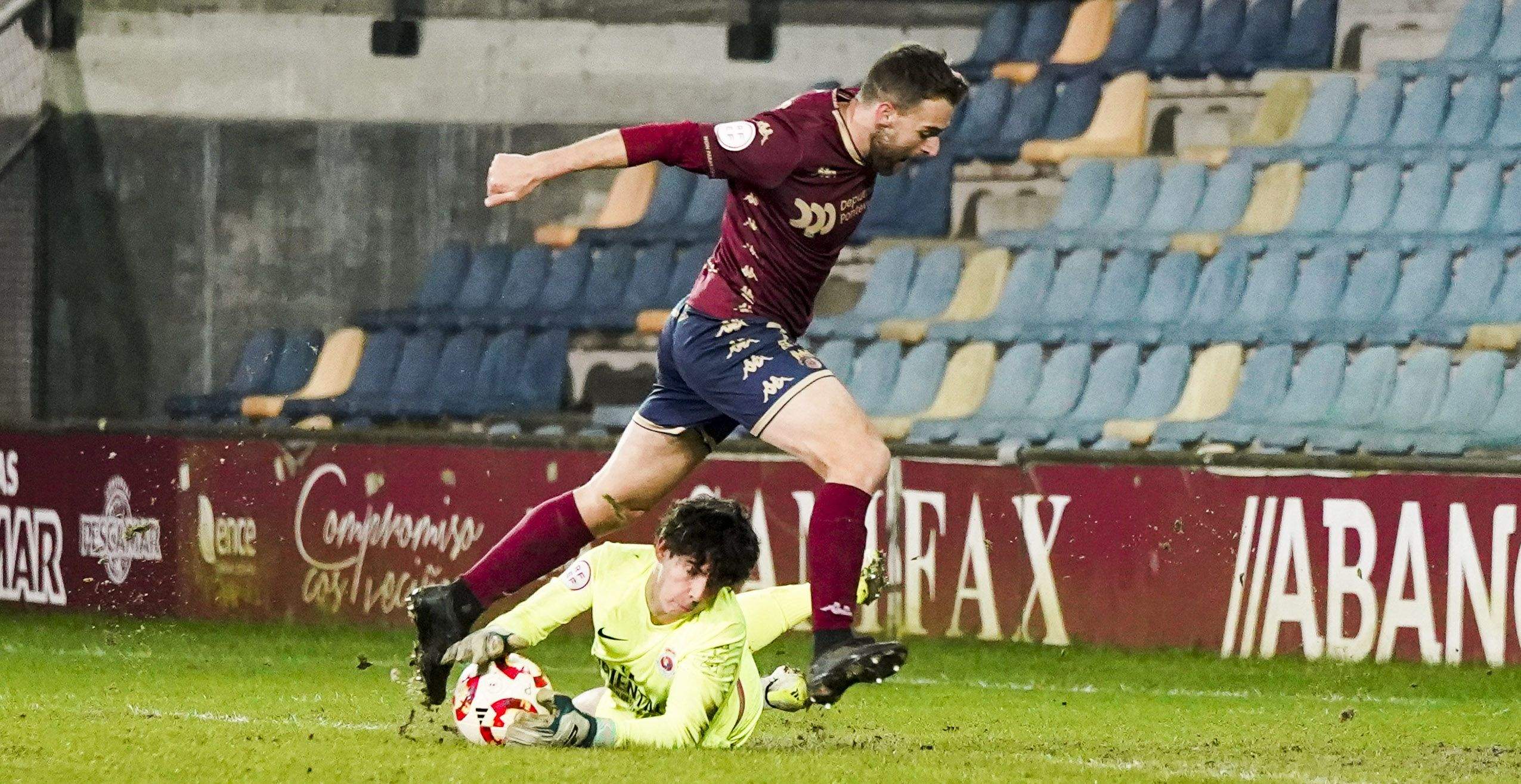 Partido entre Pontevedra CF e Gimnástica de Torrelavega en Pasarón Partido entre Pontevedra CF e Gimnástica de Torrelavega en Pasarón