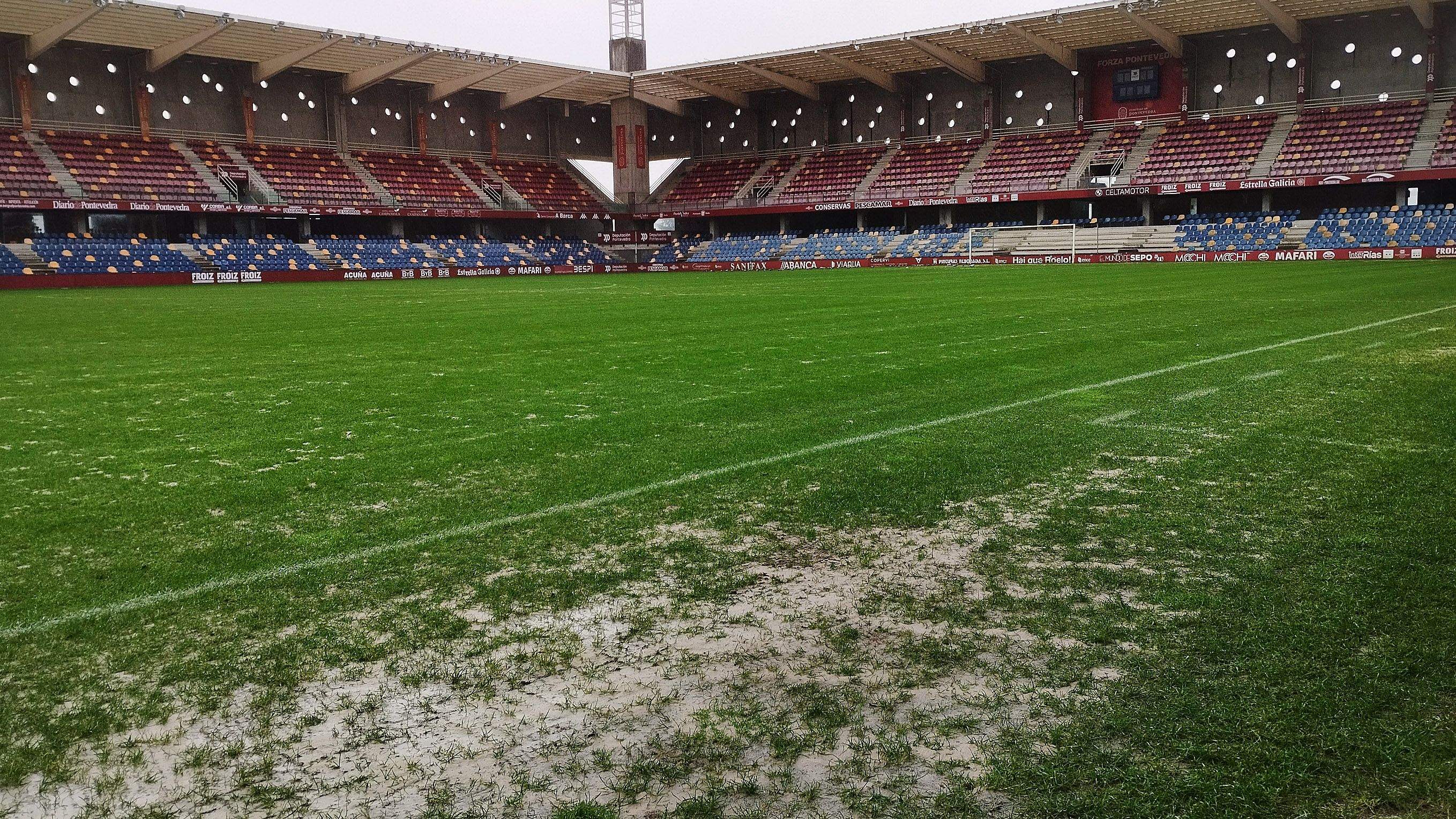 Tratamiento con arena en el Estadio Municipal de Pasarón