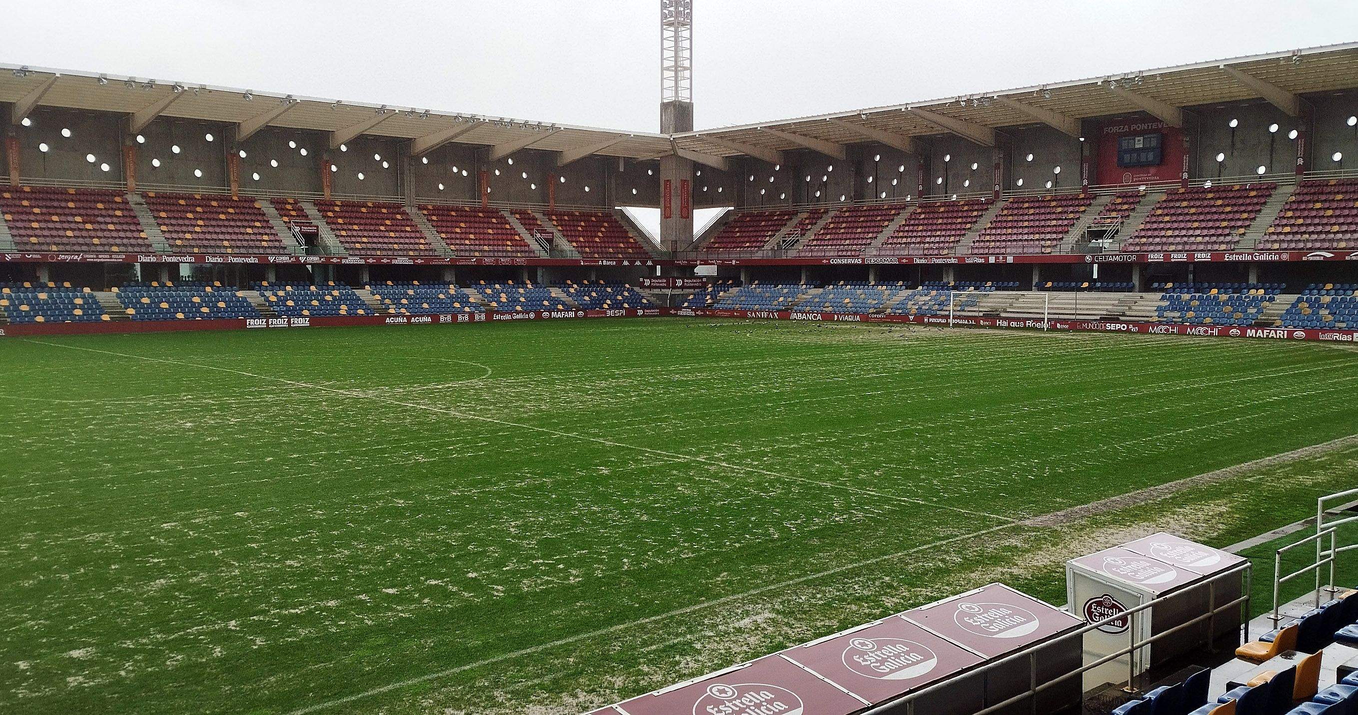 Tratamiento con arena en el Estadio Municipal de Pasarón 