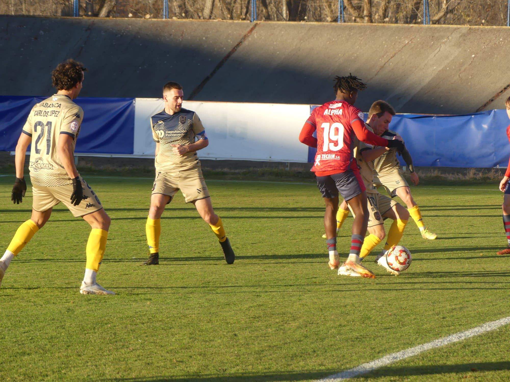 Partido entre Ávila y Pontevedra en el Adolfo Suárez