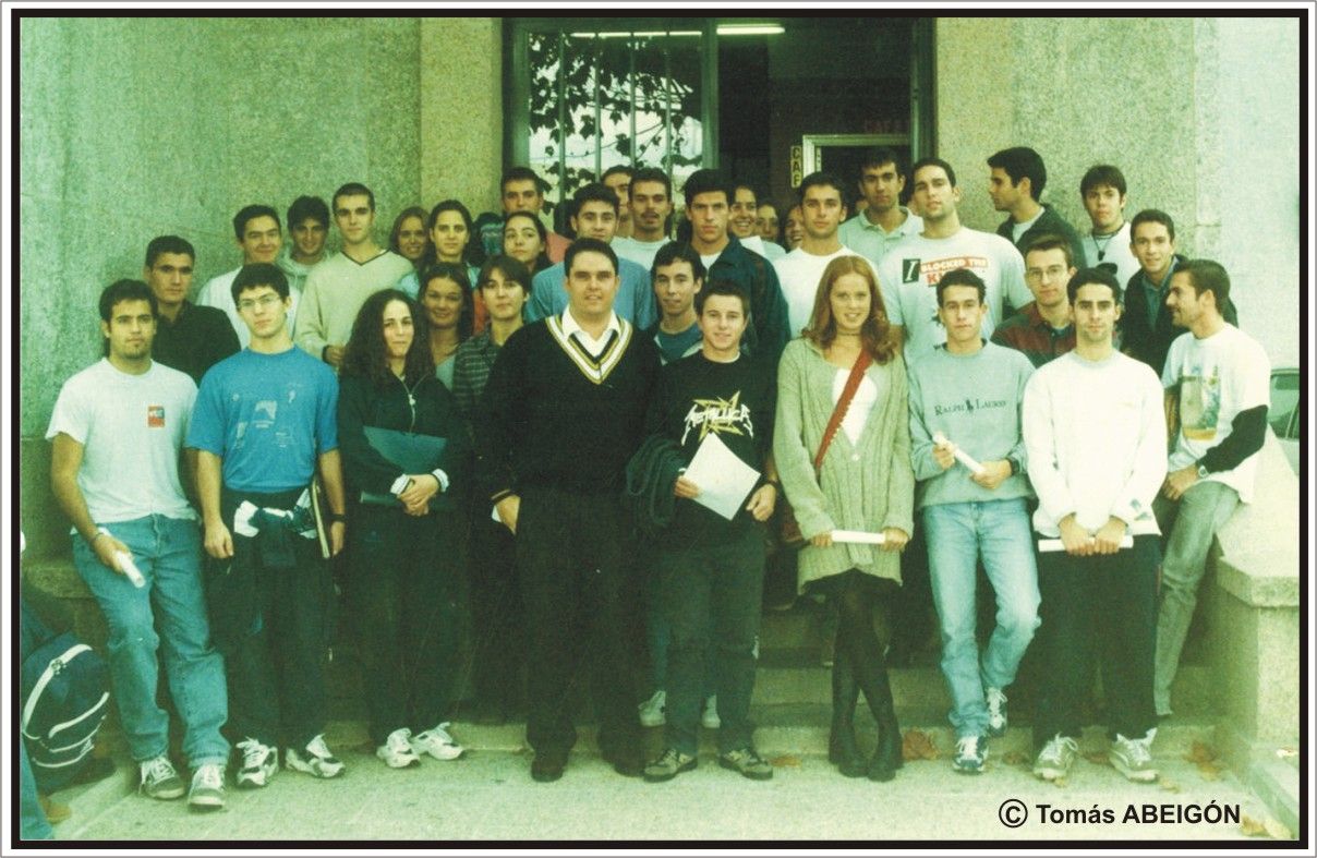 Primer día de clase de la primera promoción de INEF en Pontevedra en octubre de 1999