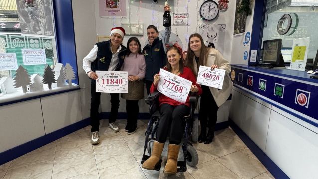 Celebración no Grove dos tres premios da Lotería de Nadal Celebración no Grove dos tres premios da Lotería de Nadal