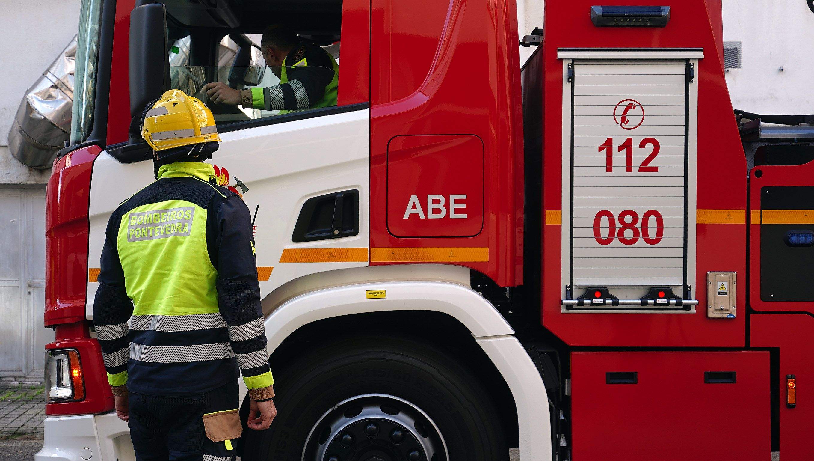 Efectivos dos bombeiros de Pontevedra 