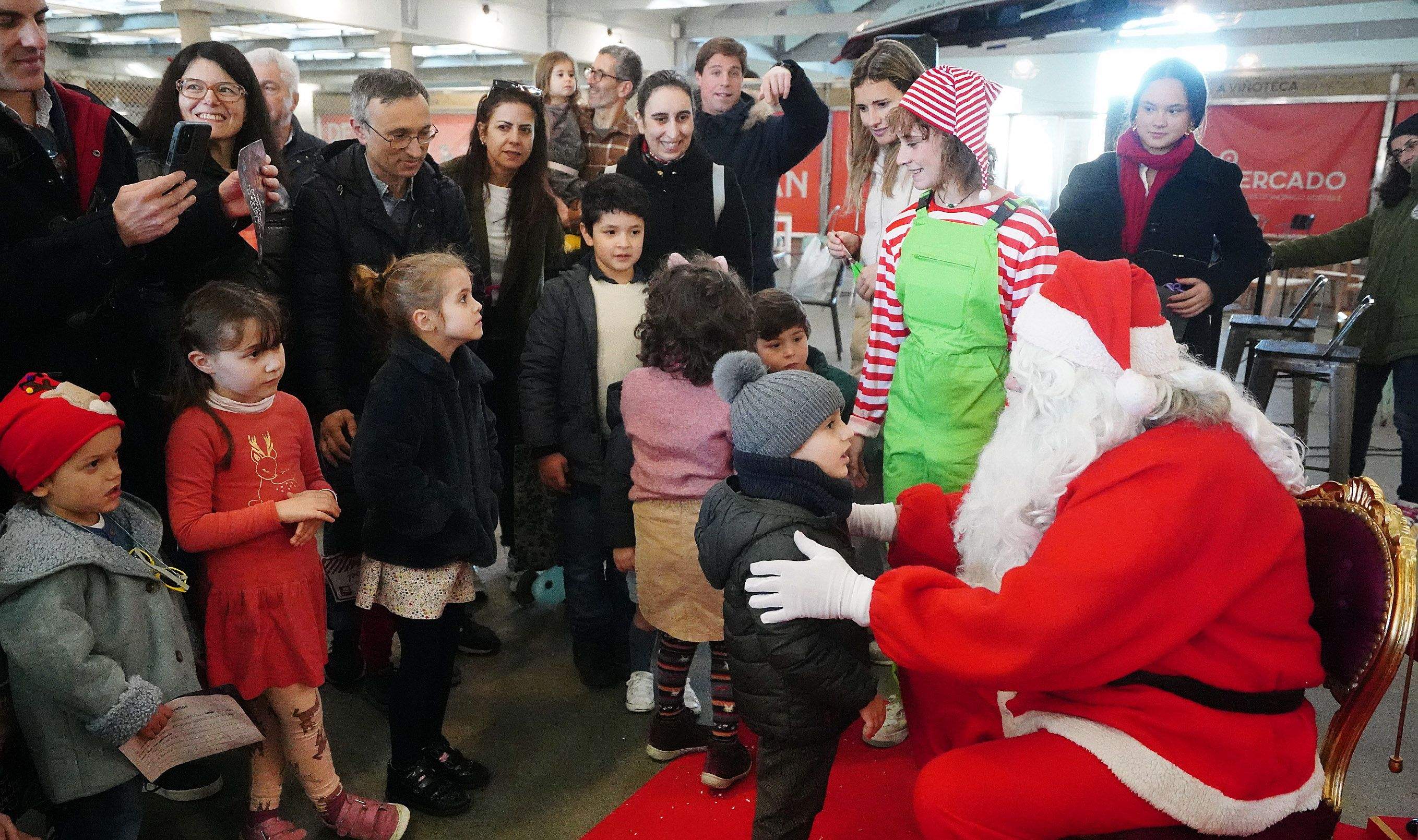 Papá Noel visita o mercado de abastos de Pontevedra Papá Noel visita o mercado de abastos de Pontevedra
