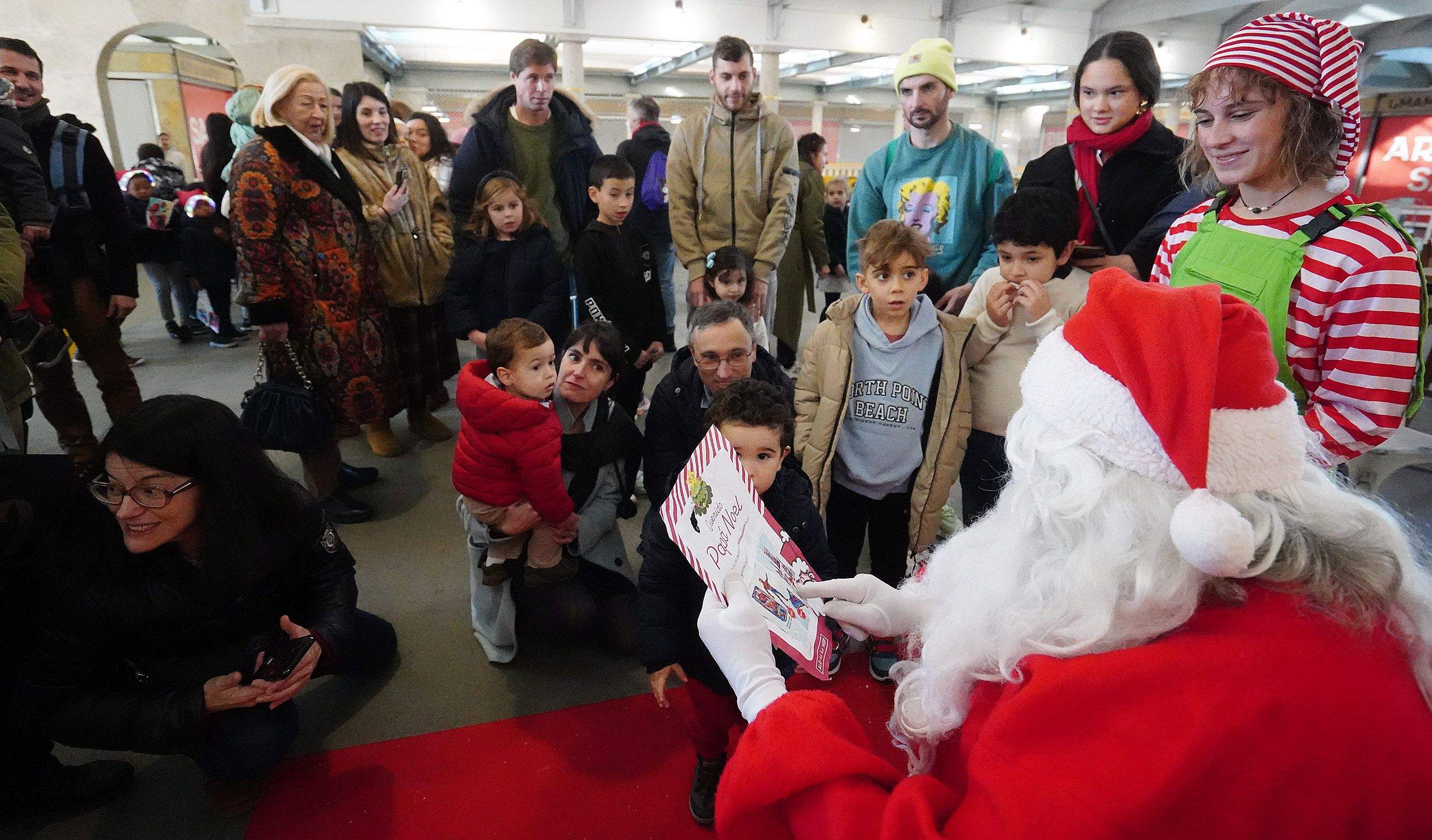 Papá Noel visita o mercado de abastos de Pontevedra Papá Noel visita o mercado de abastos de Pontevedra