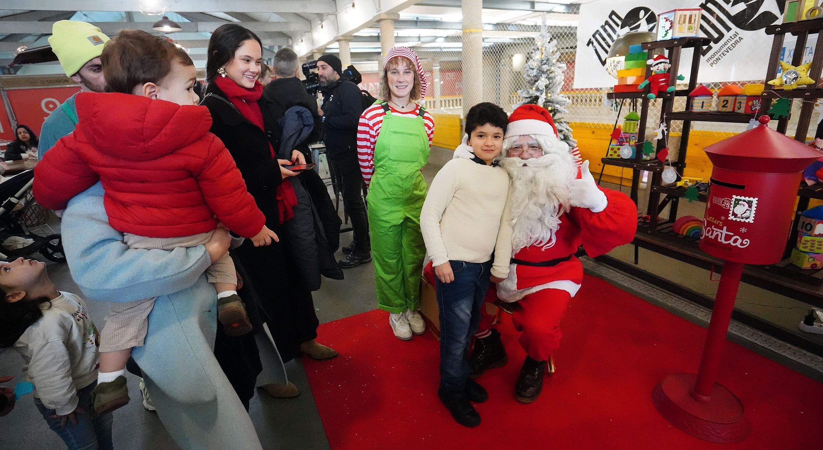 Papá Noel visita o mercado de abastos de Pontevedra Papá Noel visita o mercado de abastos de Pontevedra
