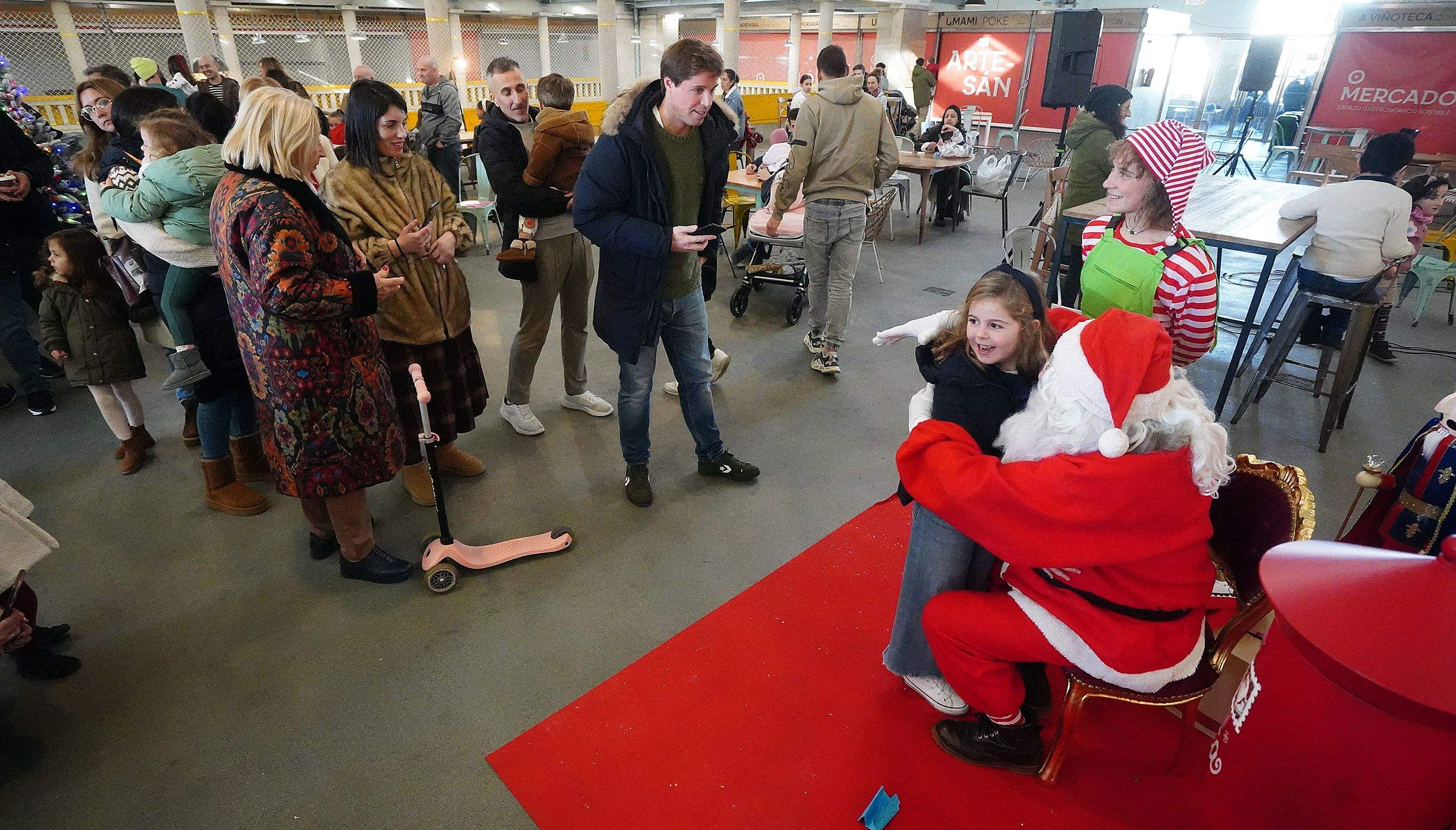 Papá Noel visita o mercado de abastos de Pontevedra Papá Noel visita o mercado de abastos de Pontevedra