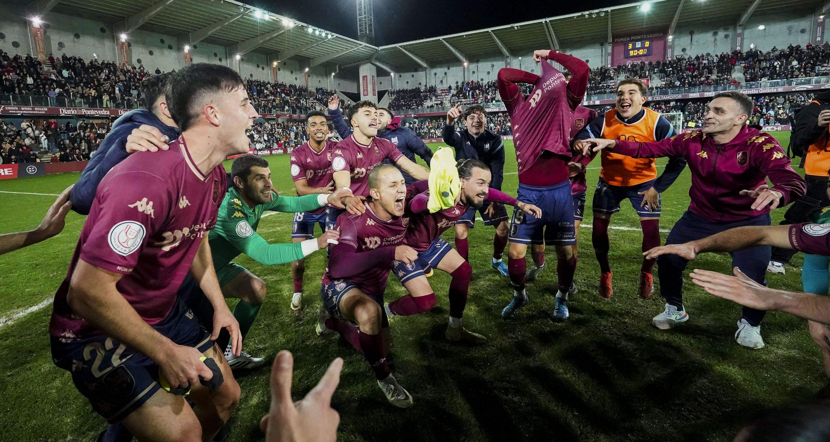 Los jugadores del Pontevedra celebran la victoria ante el Mallorca